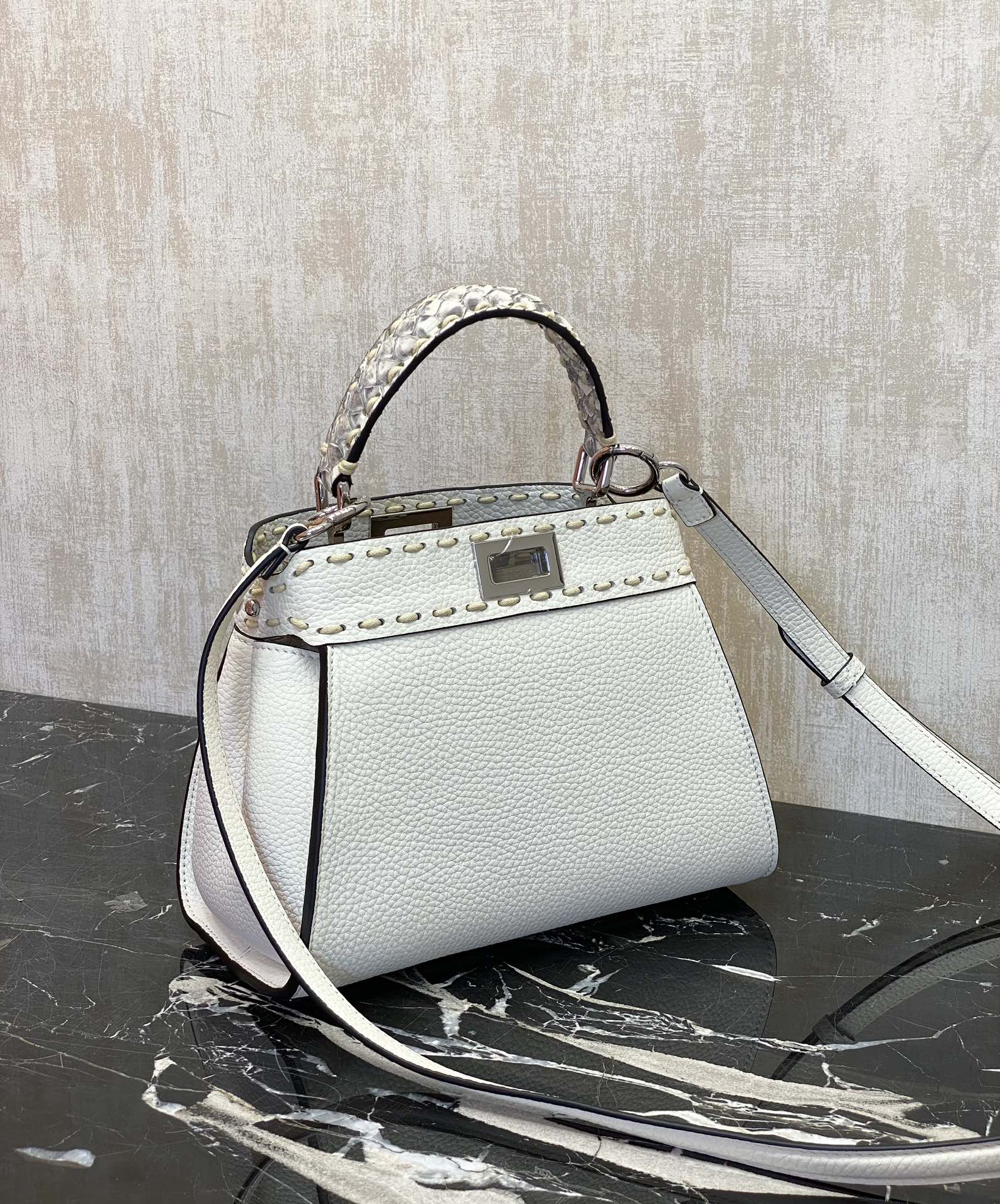 Fendi Details: Off-white with snakeskin, the Peekaboo series is probably a timeless color for all seasons, with pebbled Roman calfskin outer stit