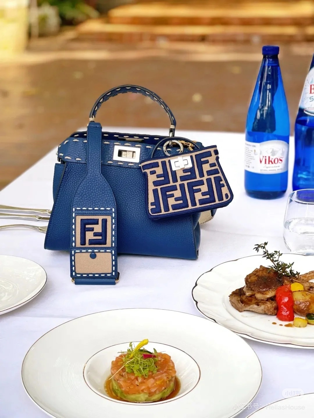 Fendi Single picture: With blue outer seams, the Peekaboo series was born, and it naturally became a palace-level gift, with smooth texture and t