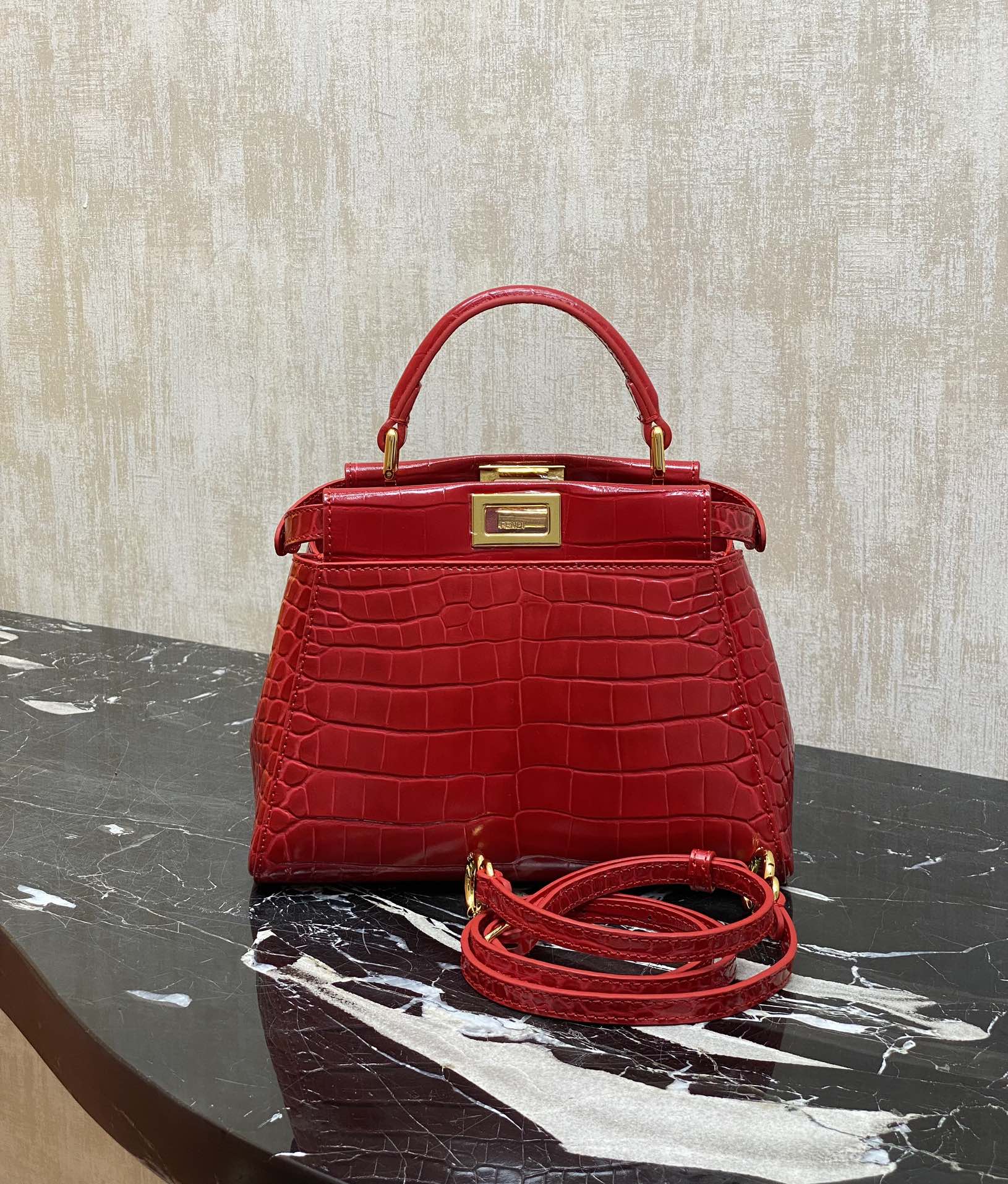 Fendi Details: Ready stock Upgraded version You can understand the Baguette bag by looking at the actual pictures