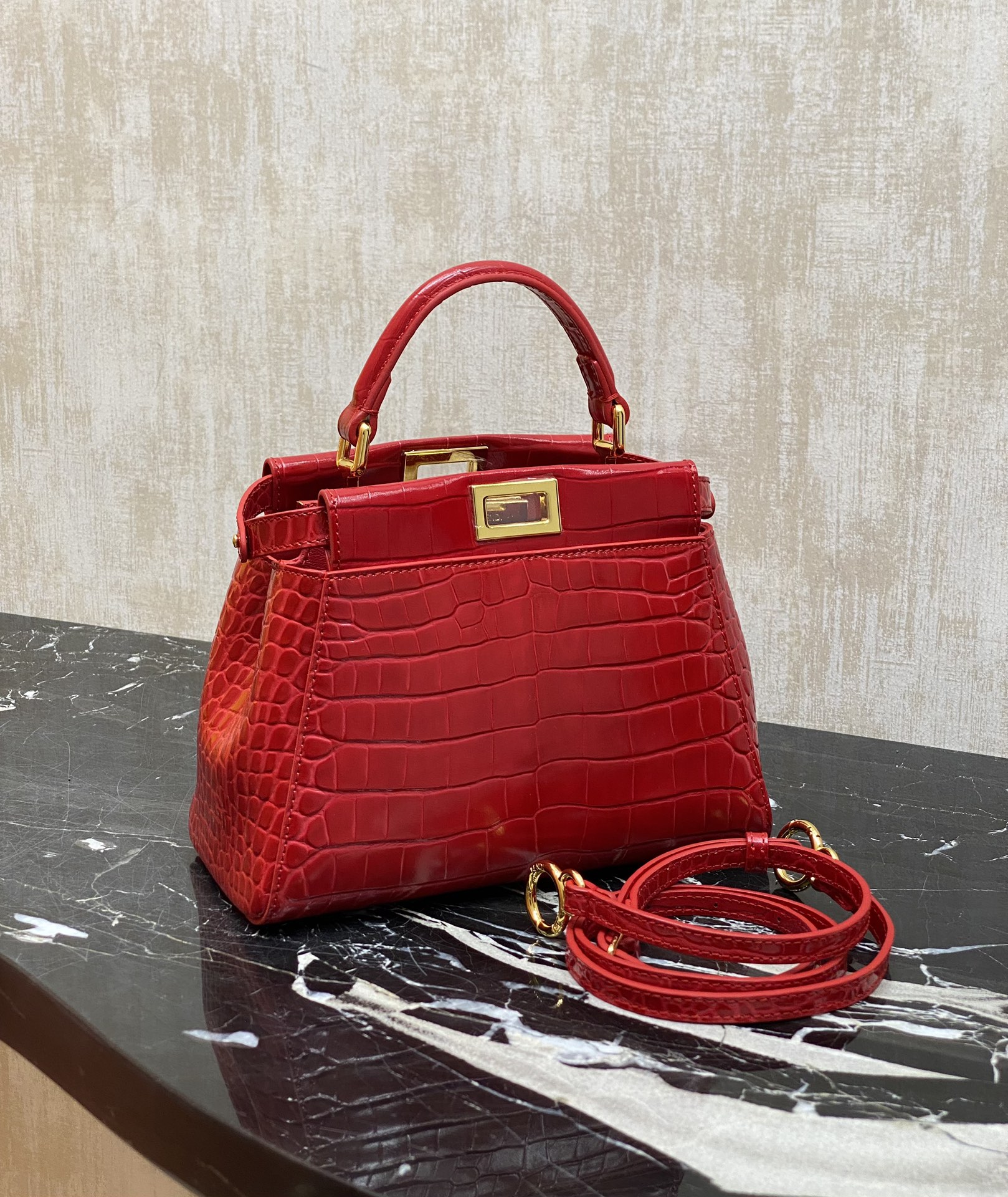Fendi Details: Ready stock Upgraded version You can understand the Baguette bag by looking at the actual pictures