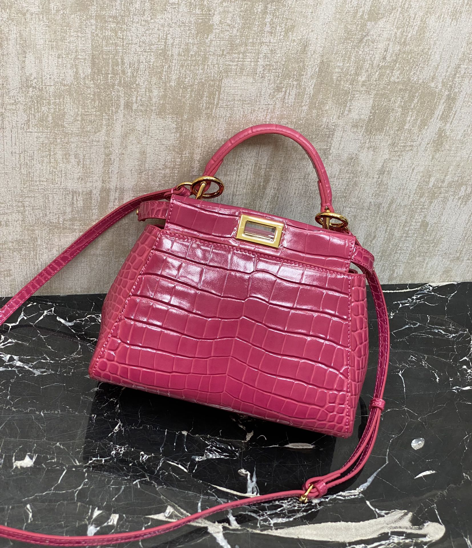 Fendi Details: Ready stock Upgraded version You can understand the Baguette bag by looking at the actual pictures