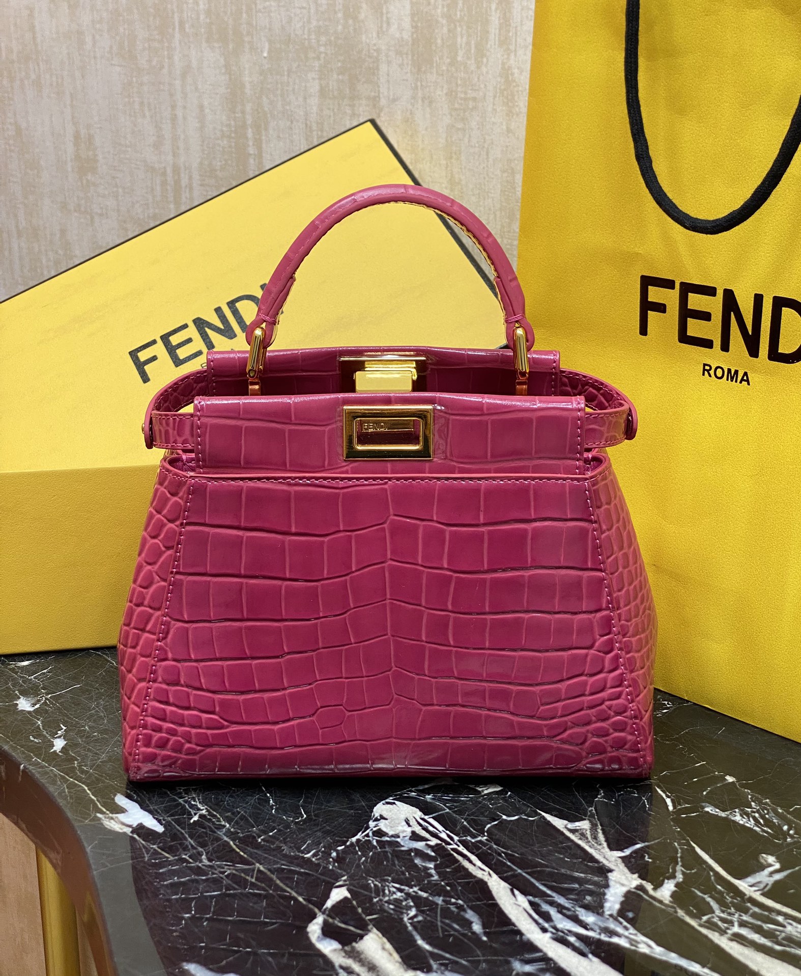 Fendi Details: Ready stock Upgraded version You can understand the Baguette bag by looking at the actual pictures