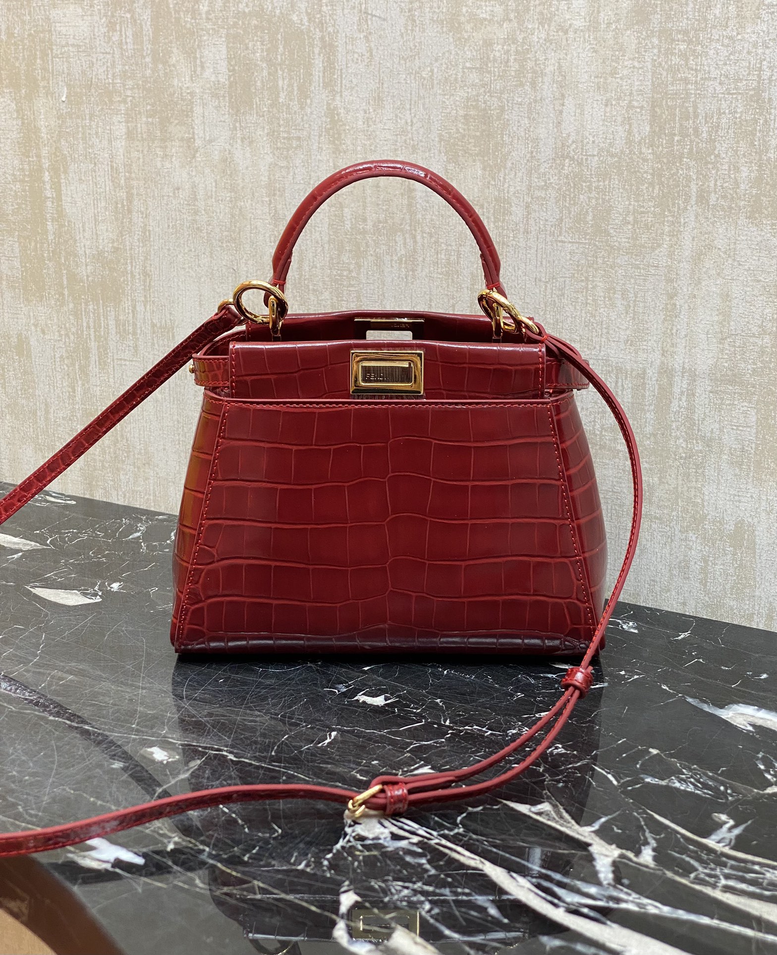 Fendi Details: Ready stock Upgraded version You can understand the Baguette bag by looking at the actual pictures