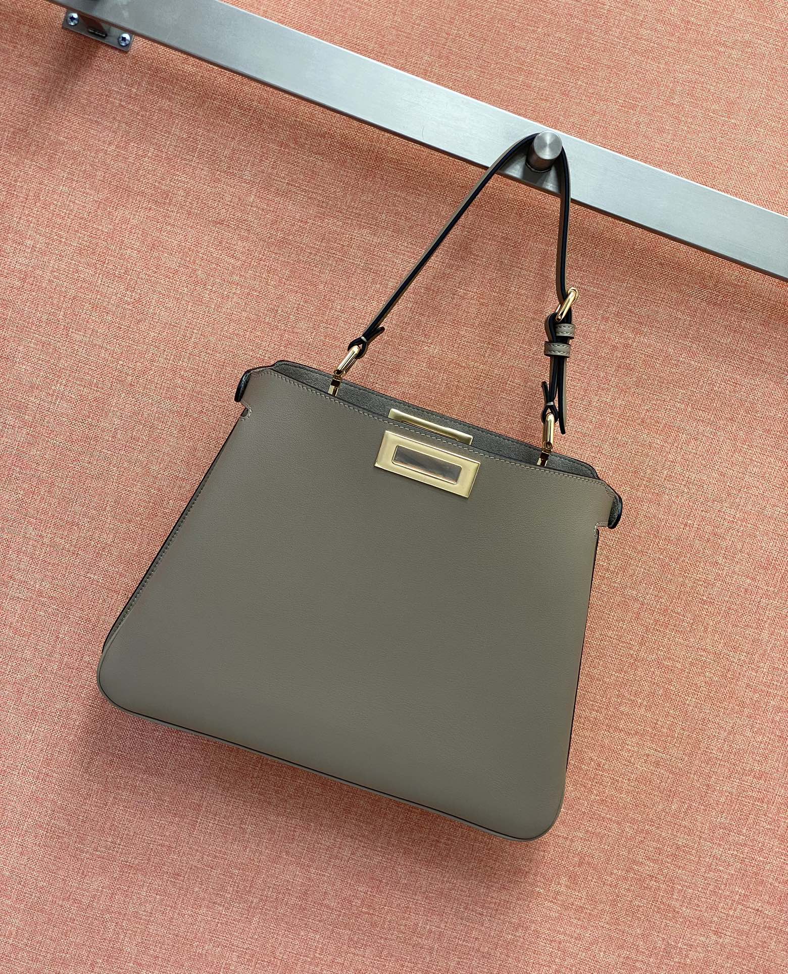 Fendi Single picture:, gray (original leather)