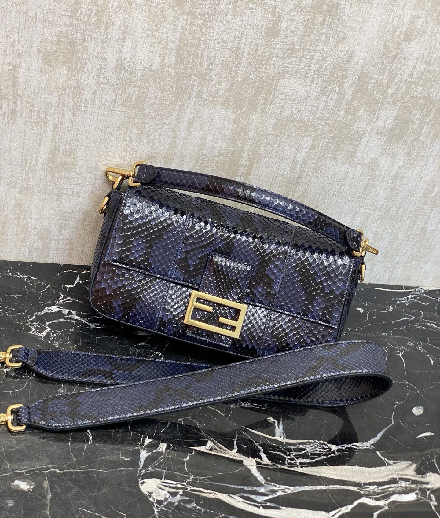 Fendi Product _dhyqfD5ZOx_BtbXil54yOe3FG9SCoRP4WYbrXeA