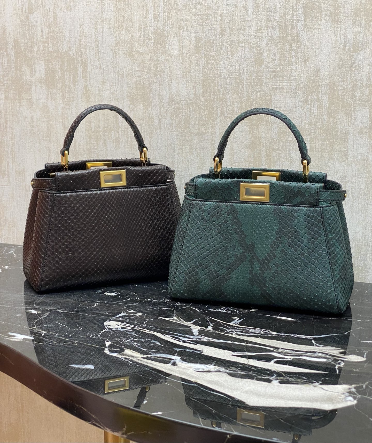 Collection: Fendi rare item Peekaboo, made of imported python leather, lined with sheep leather, handles and detachable shoulder straps. Such a h