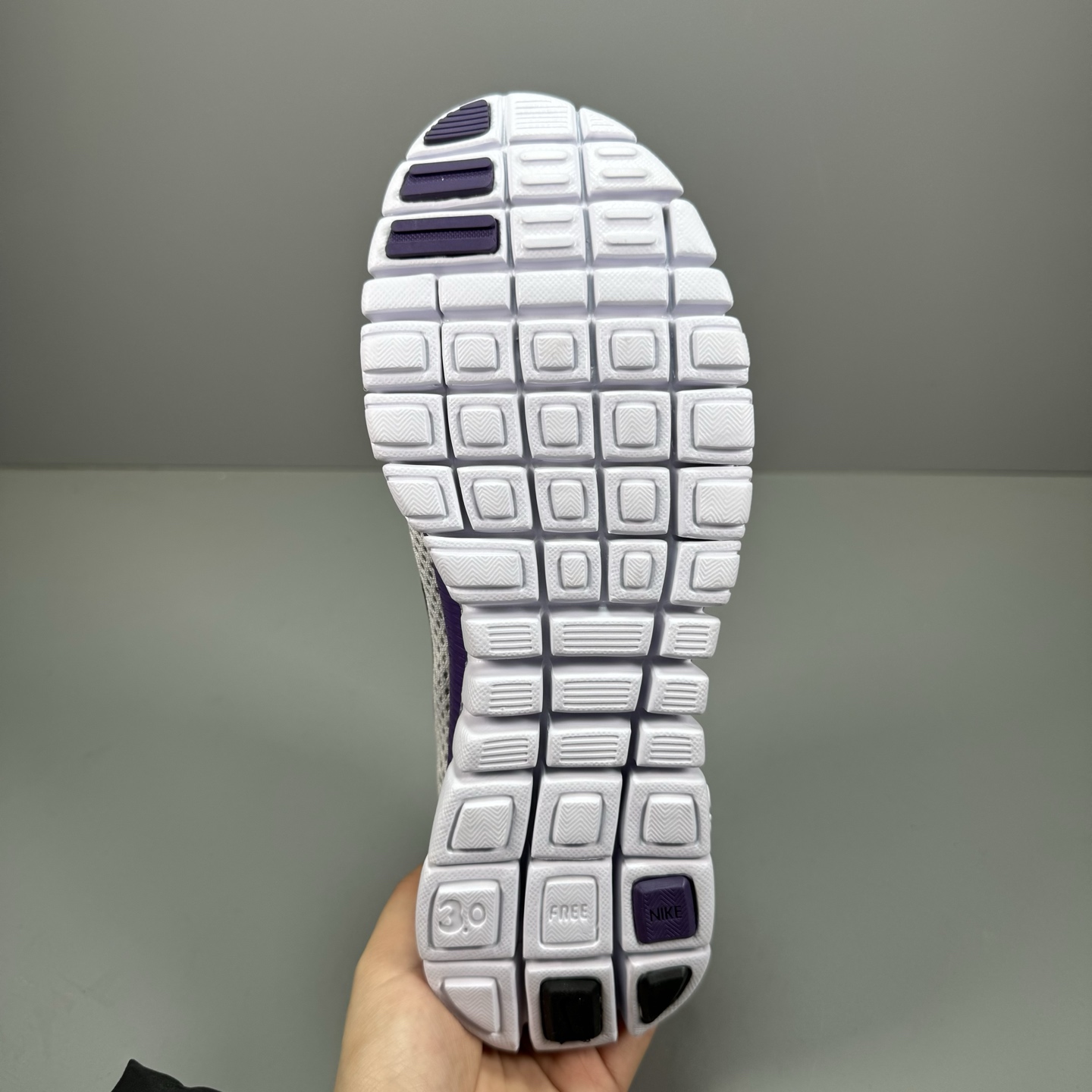  奥特莱斯订单 NIKE FREE 3.0 赤足跑步鞋  质感新焕升级，专为短打跑造#鞋如面袜般子柔贴软