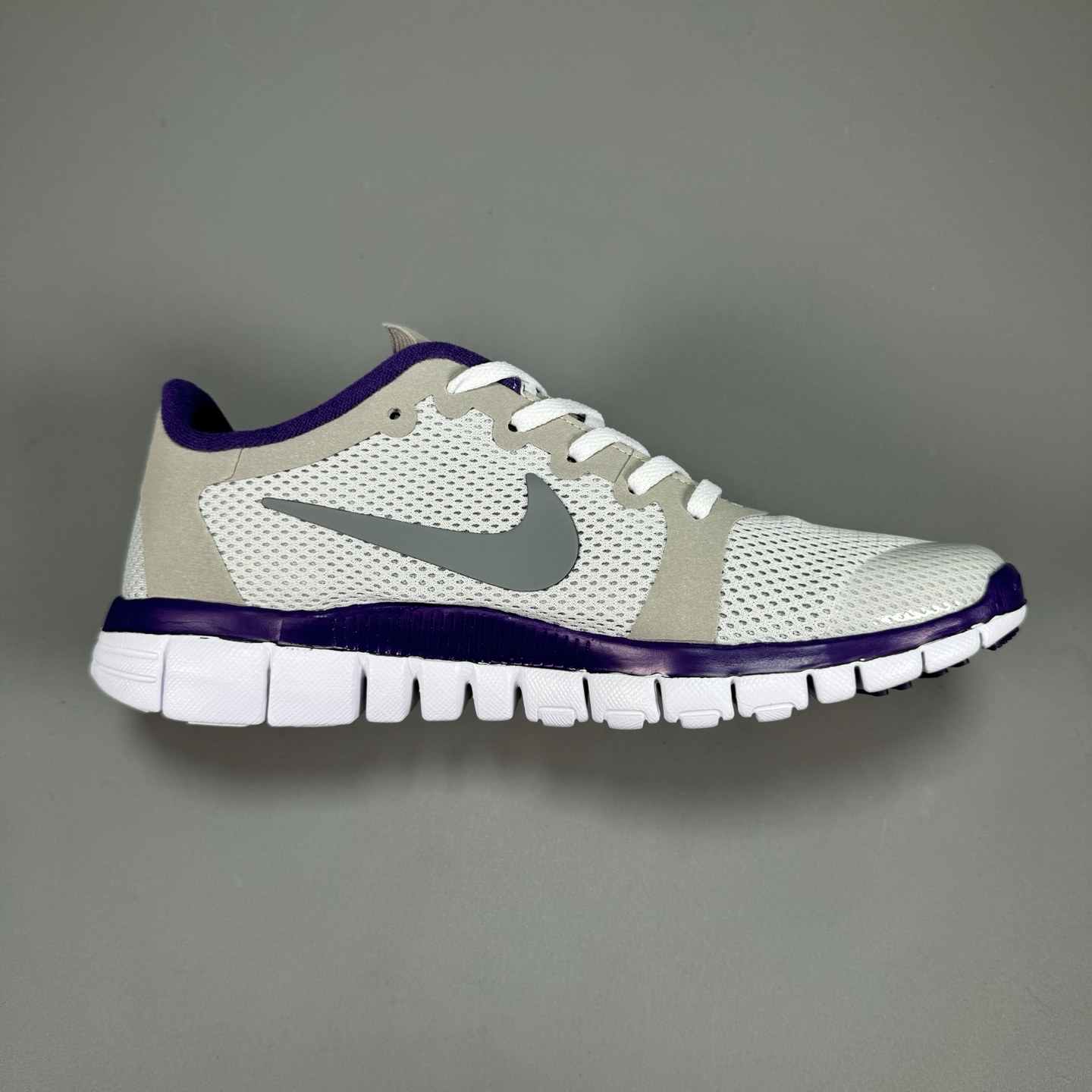  奥特莱斯订单 NIKE FREE 3.0 赤足跑步鞋  质感新焕升级，专为短打跑造#鞋如面袜般子柔贴软