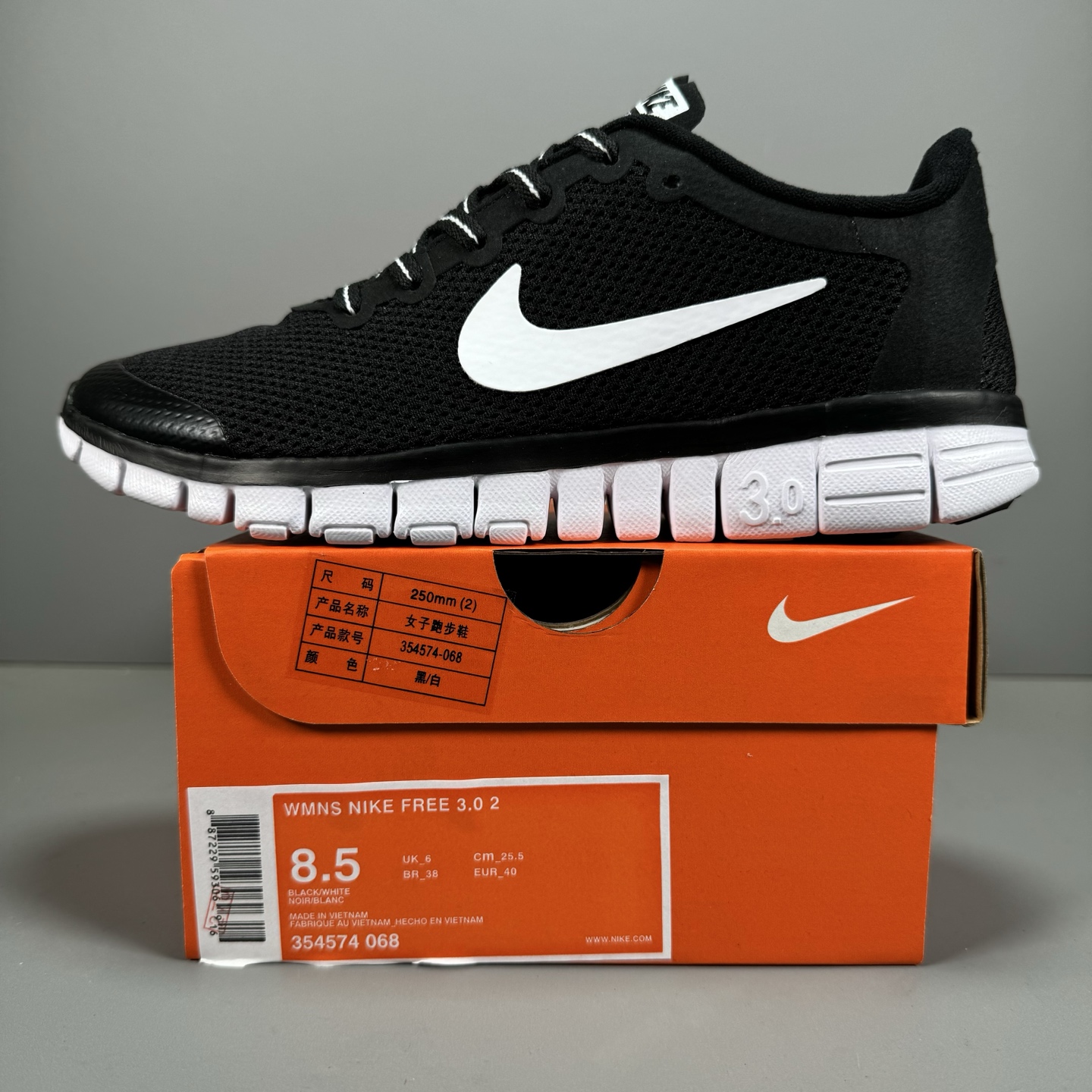  NIKE FREE 3.0 赤足跑步鞋  质感新焕升级，专为短打跑造#鞋如面袜般子柔贴软合，结合性弹沙