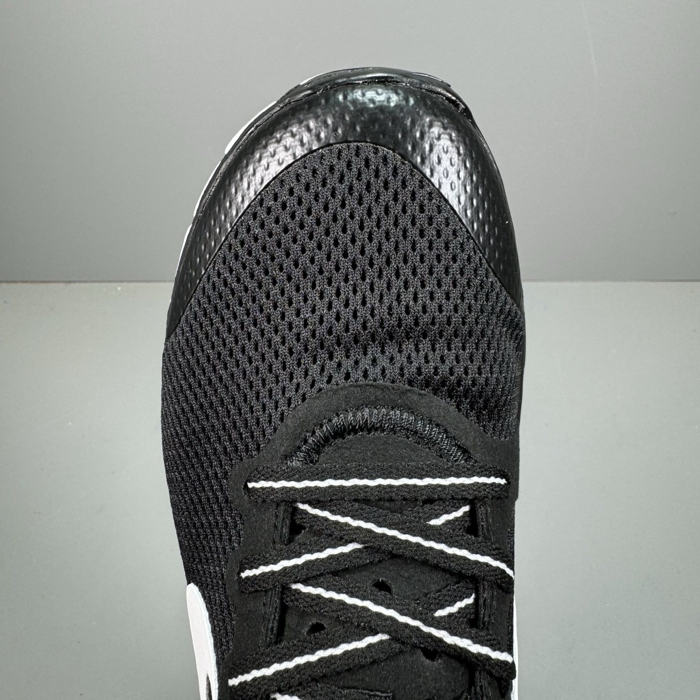  NIKE FREE 3.0 赤足跑步鞋  质感新焕升级，专为短打跑造#鞋如面袜般子柔贴软合，结合性弹沙