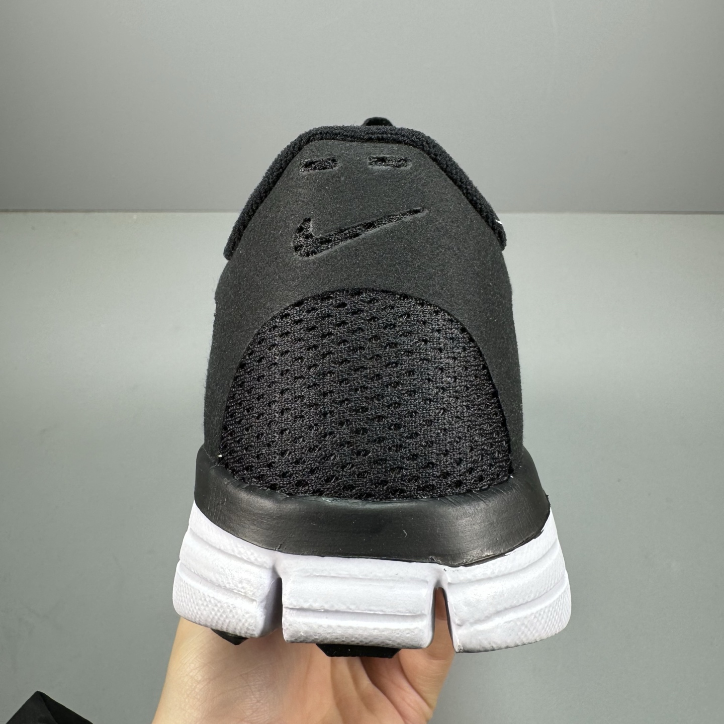  NIKE FREE 3.0 赤足跑步鞋  质感新焕升级，专为短打跑造#鞋如面袜般子柔贴软合，结合性弹沙