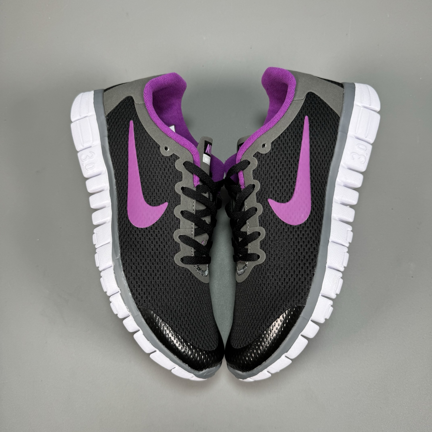 奥特莱斯订单 NIKE FREE 3.0 赤足跑步鞋  质感新焕升级，专为短打跑造#鞋如面袜般子柔贴软合
