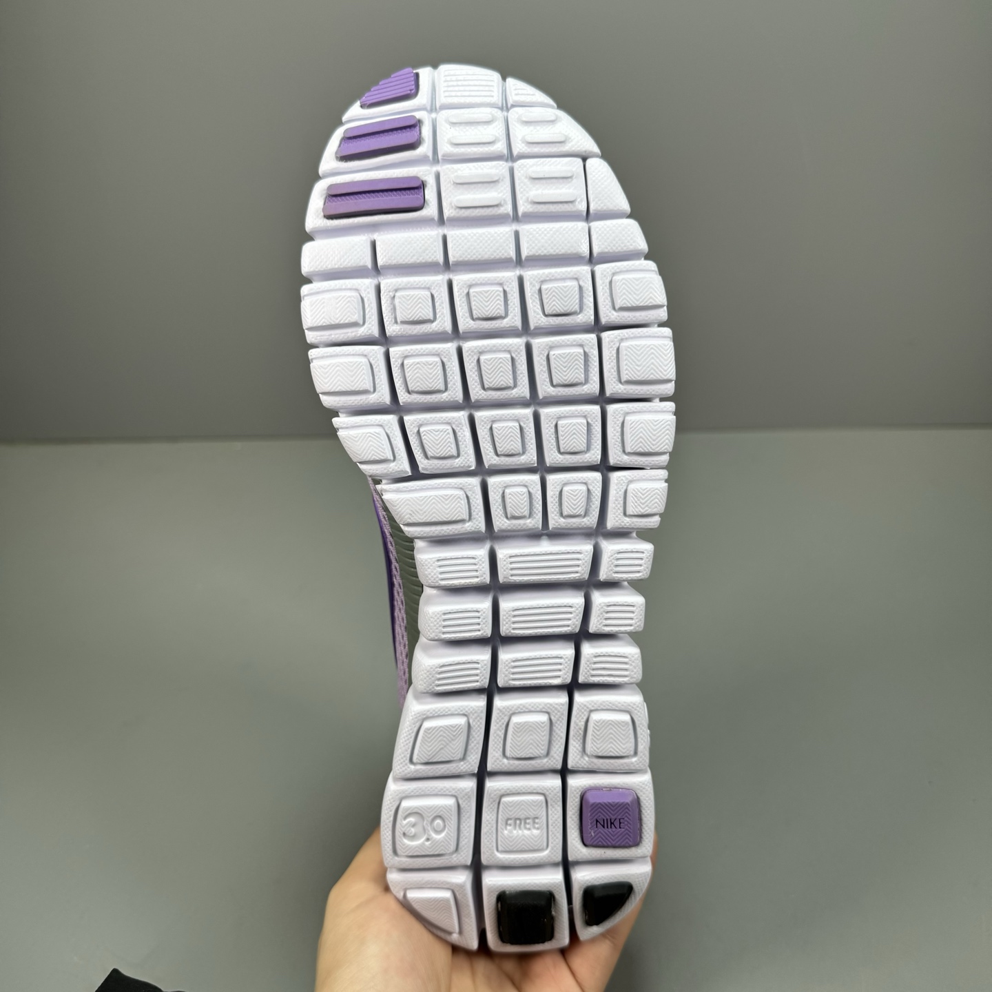  奥特莱斯订单 NIKE FREE 3.0 赤足跑步鞋  质感新焕升级，专为短打跑造#鞋如面袜般子柔贴软