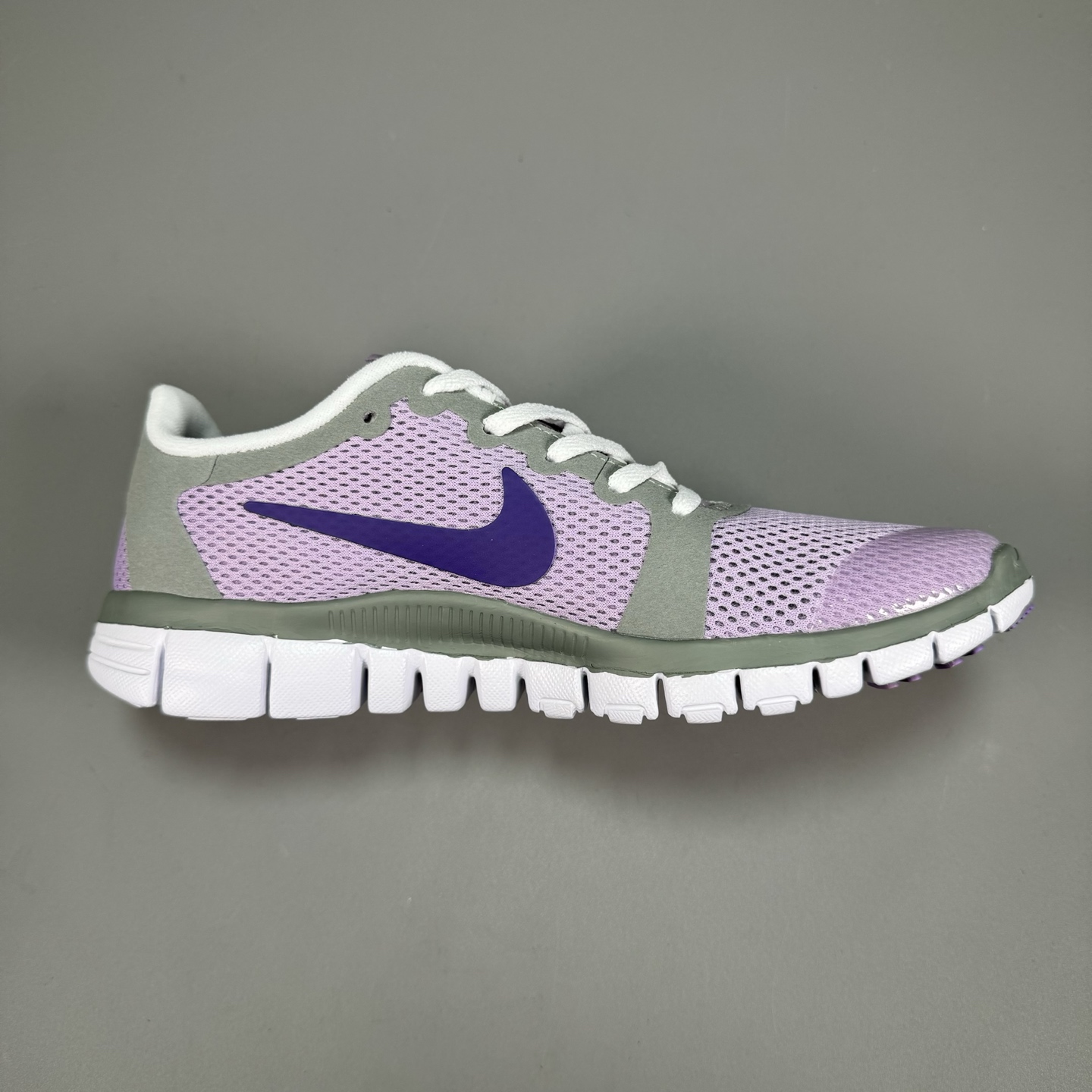  奥特莱斯订单 NIKE FREE 3.0 赤足跑步鞋  质感新焕升级，专为短打跑造#鞋如面袜般子柔贴软