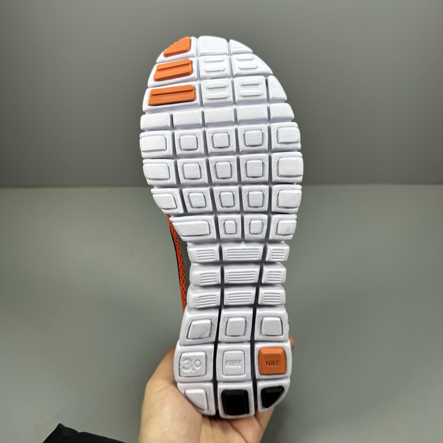 奥特莱斯订单 NIKE FREE 3.0 赤足跑步鞋  质感新焕升级，专为短打跑造#鞋如面袜般子柔贴软