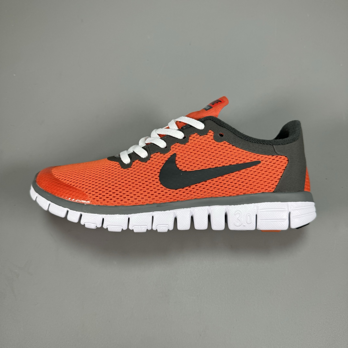  奥特莱斯订单 NIKE FREE 3.0 赤足跑步鞋  质感新焕升级，专为短打跑造#鞋如面袜般子柔贴软