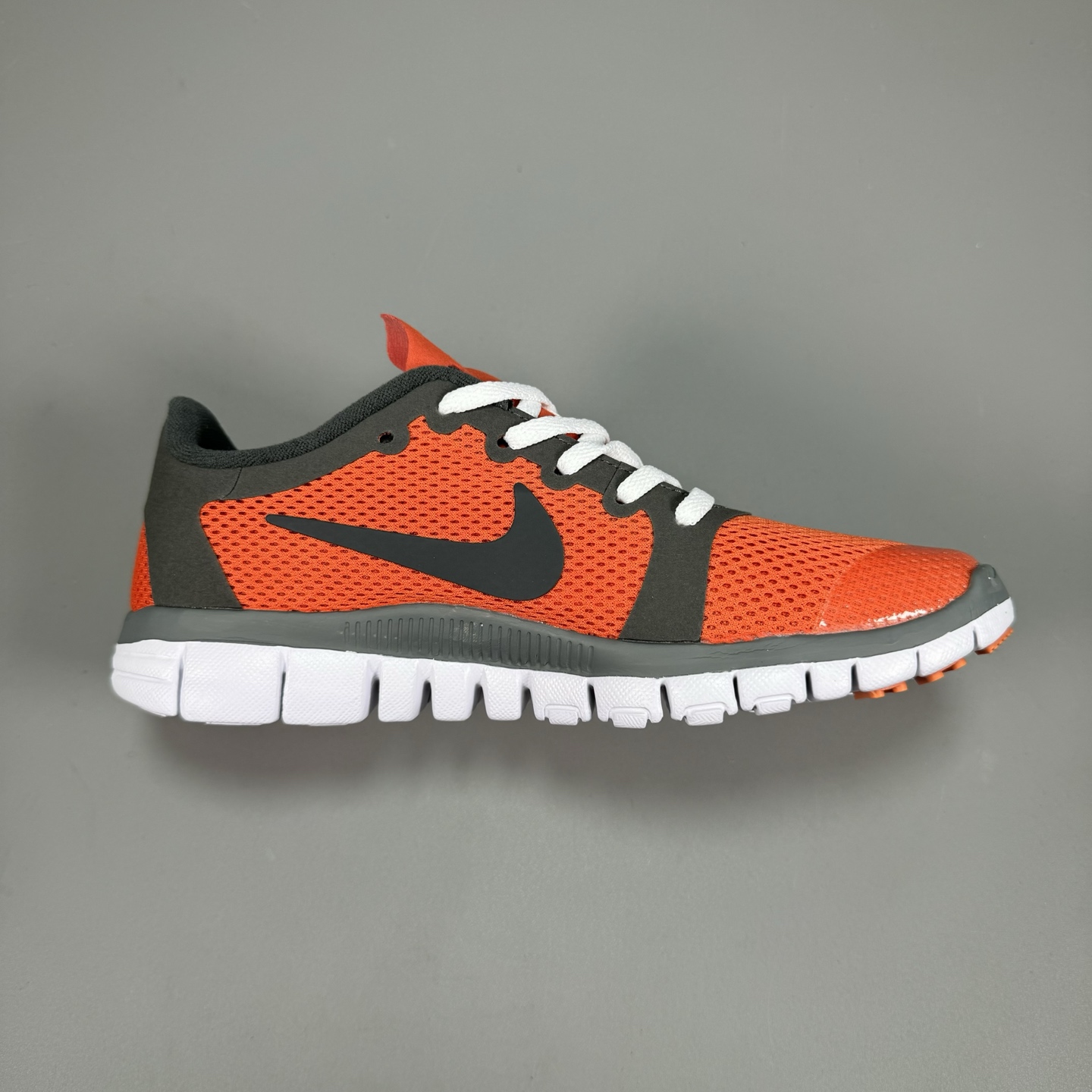  奥特莱斯订单 NIKE FREE 3.0 赤足跑步鞋  质感新焕升级，专为短打跑造#鞋如面袜般子柔贴软
