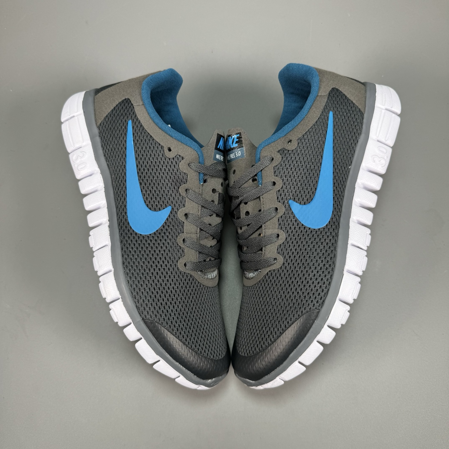  奥特莱斯订单 NIKE FREE 3.0 赤足跑步鞋  质感新焕升级，专为短打跑造#鞋如面袜般子柔贴软