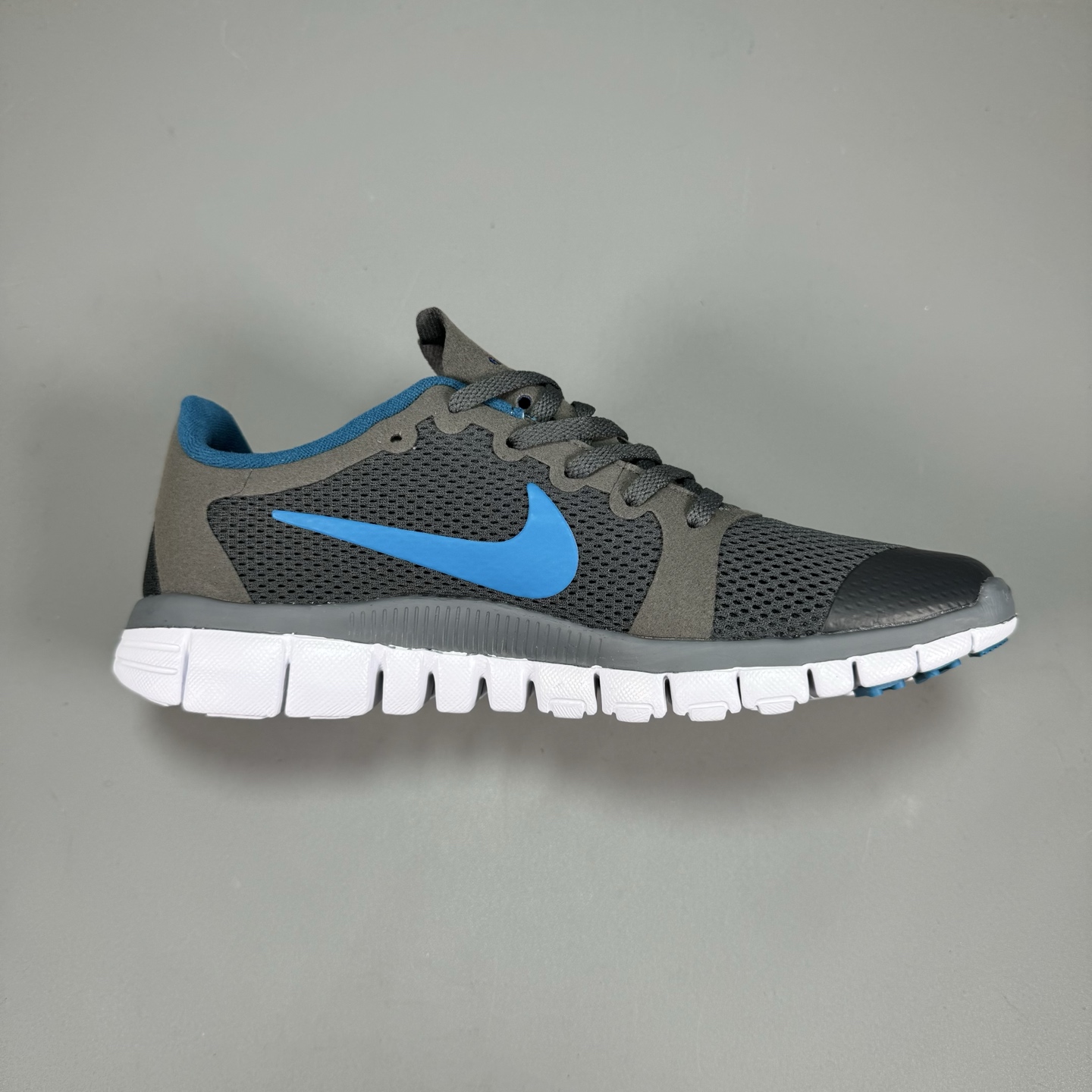  奥特莱斯订单 NIKE FREE 3.0 赤足跑步鞋  质感新焕升级，专为短打跑造#鞋如面袜般子柔贴软