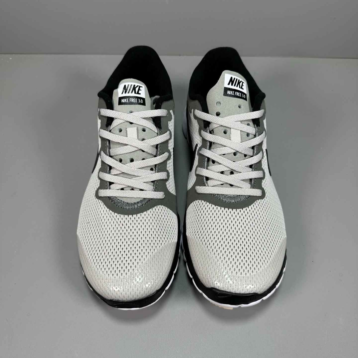  奥特莱斯订单 NIKE FREE 3.0 赤足跑步鞋  质感新焕升级，专为短打跑造#鞋如面袜般子柔贴软