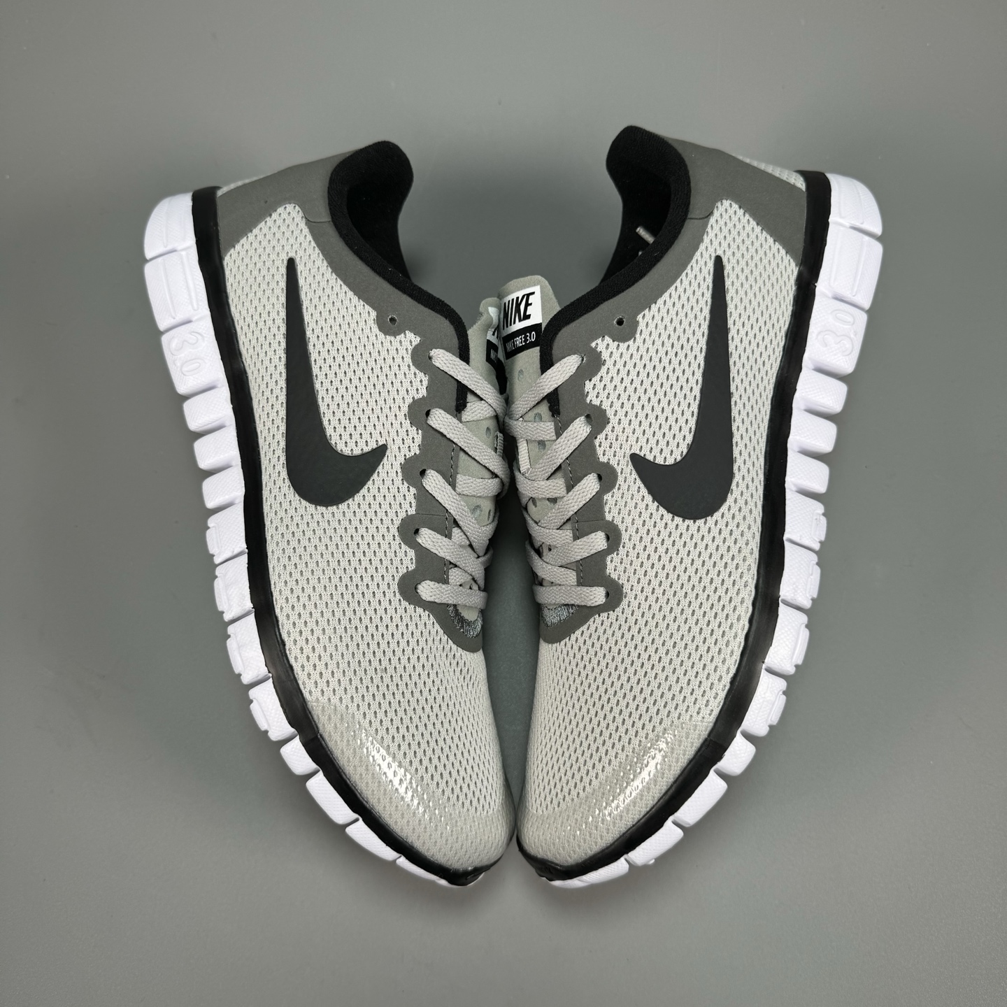  奥特莱斯订单 NIKE FREE 3.0 赤足跑步鞋  质感新焕升级，专为短打跑造#鞋如面袜般子柔贴软