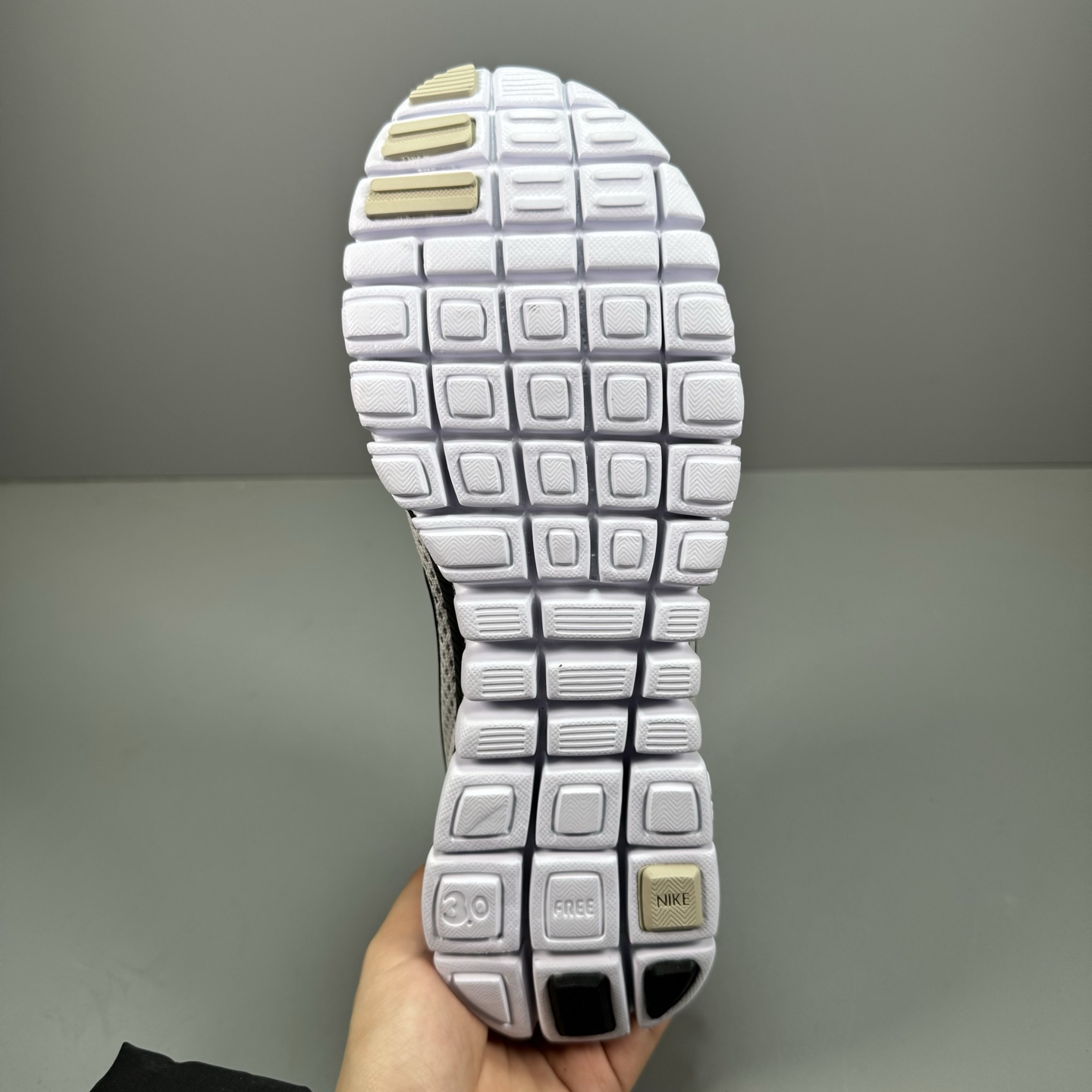  奥特莱斯订单 NIKE FREE 3.0 赤足跑步鞋  质感新焕升级，专为短打跑造#鞋如面袜般子柔贴软