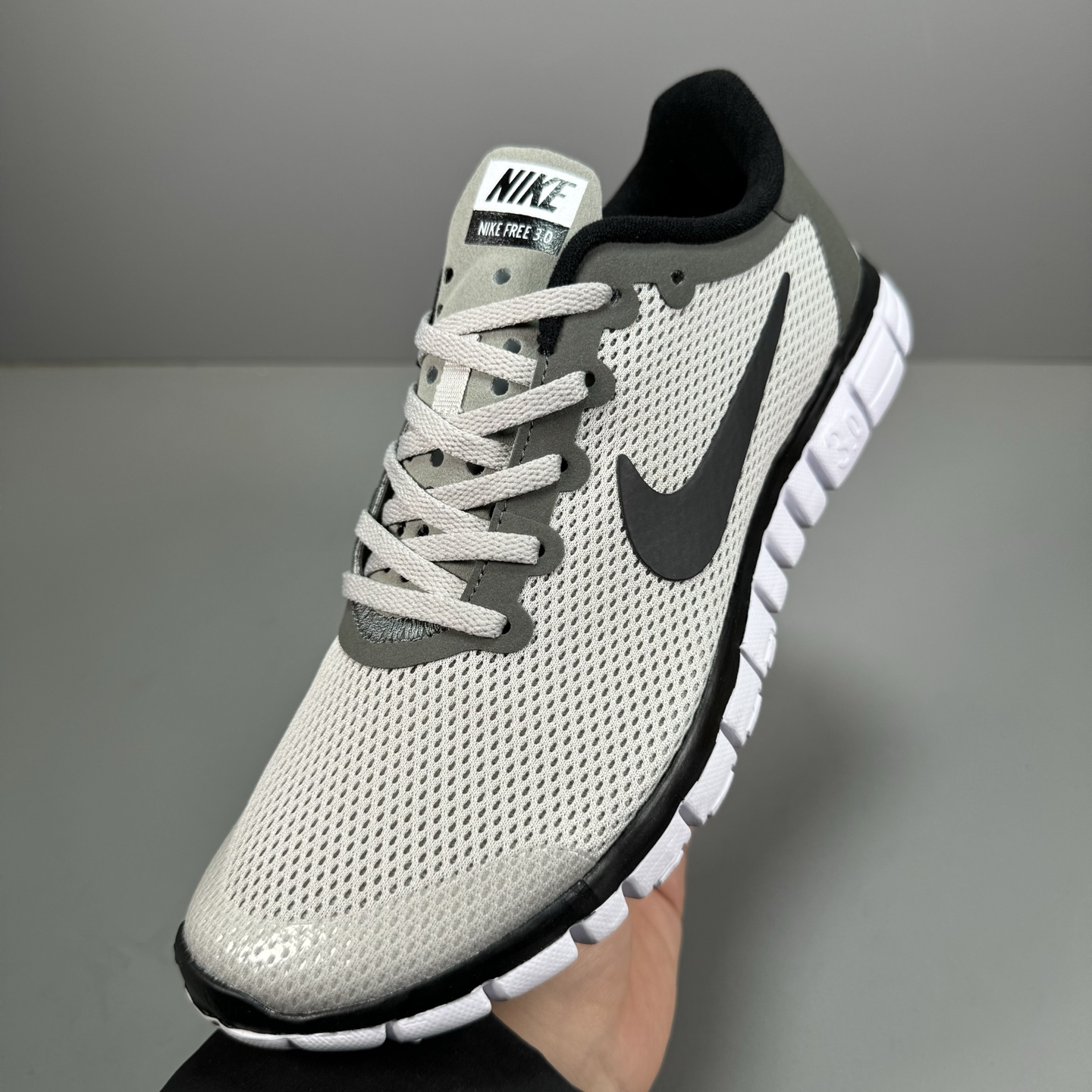  奥特莱斯订单 NIKE FREE 3.0 赤足跑步鞋  质感新焕升级，专为短打跑造#鞋如面袜般子柔贴软