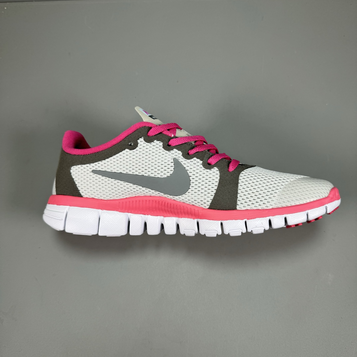  奥特莱斯订单 NIKE FREE 3.0 赤足跑步鞋  质感新焕升级，专为短打跑造#鞋如面袜般子柔贴软