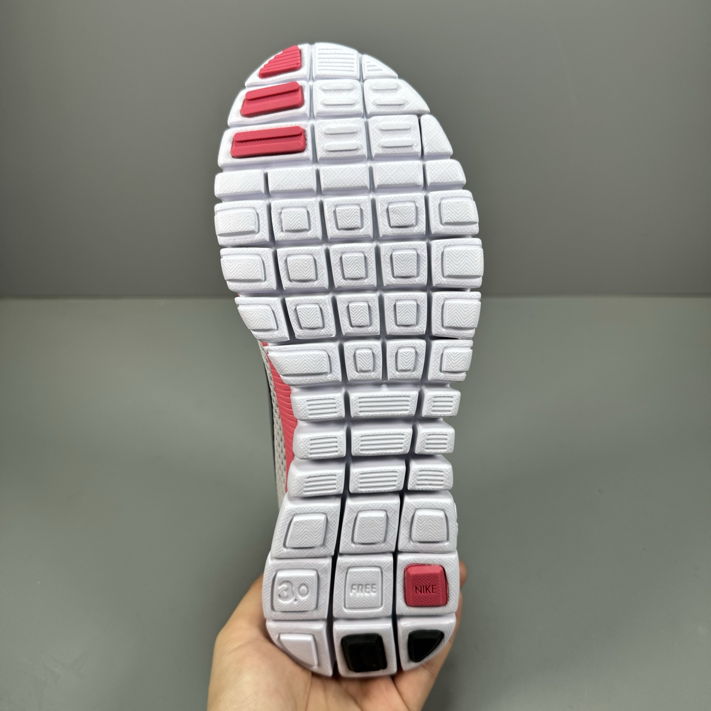  奥特莱斯订单 NIKE FREE 3.0 赤足跑步鞋  质感新焕升级，专为短打跑造#鞋如面袜般子柔贴软