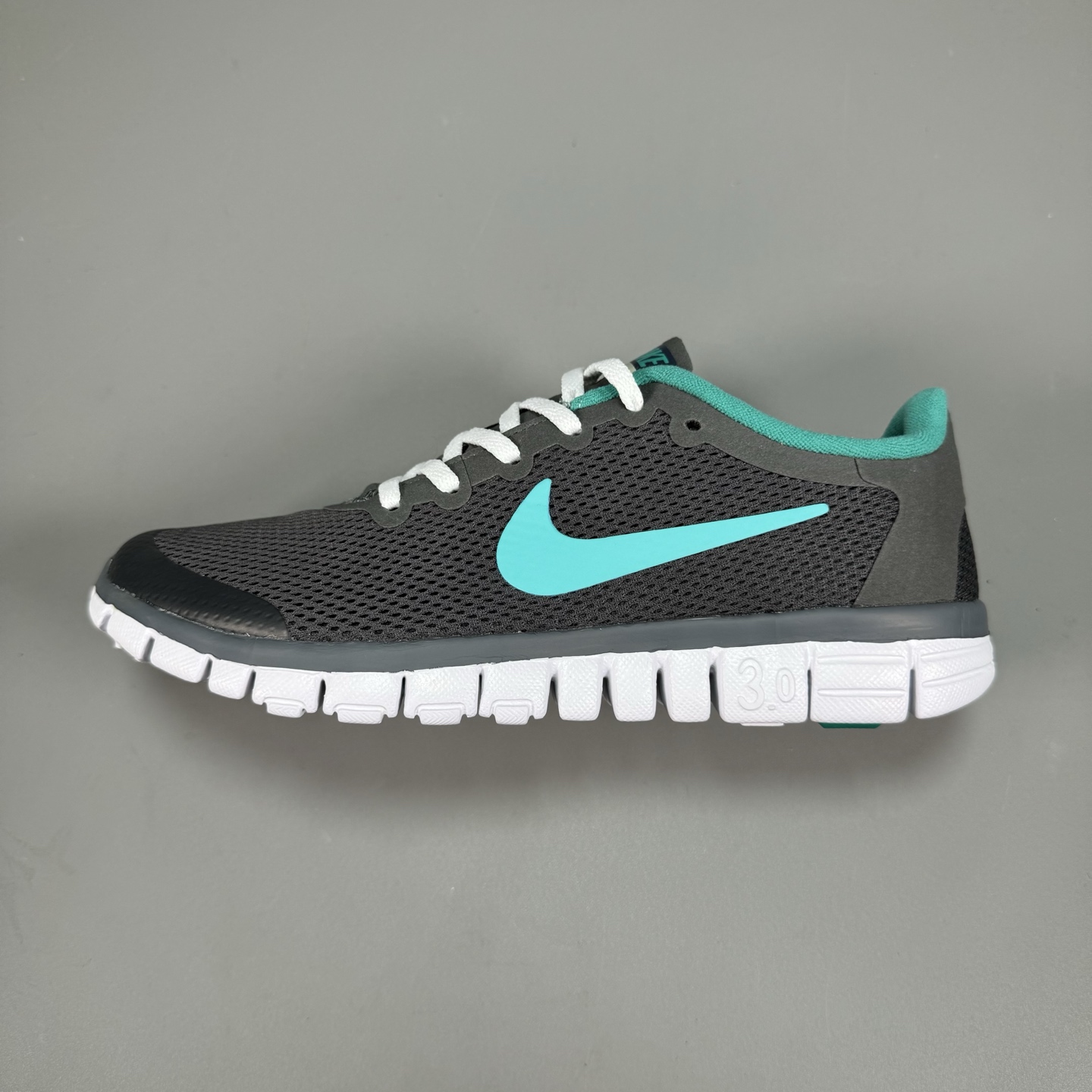  奥特莱斯订单 NIKE FREE 3.0 赤足跑步鞋  质感新焕升级，专为短打跑造#鞋如面袜般子柔贴软