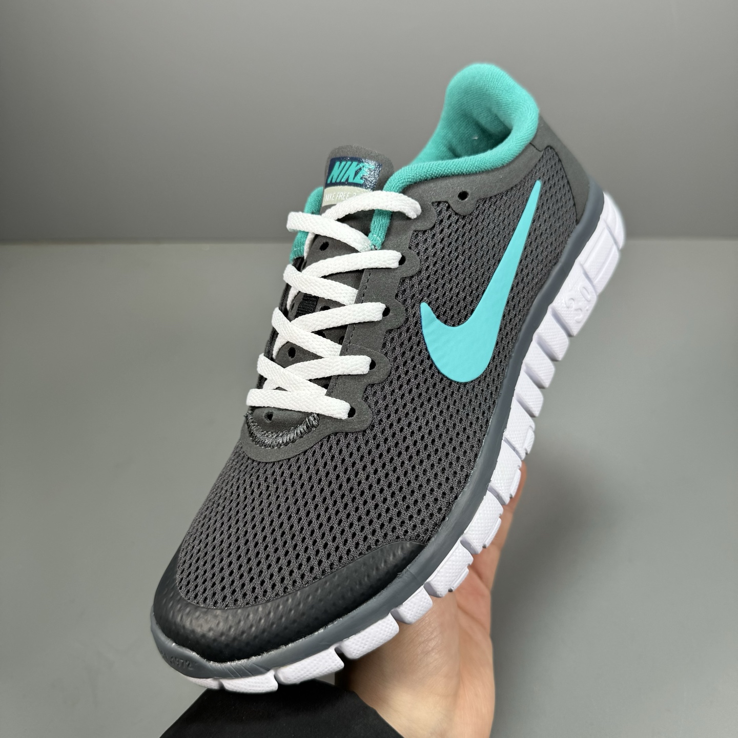  奥特莱斯订单 NIKE FREE 3.0 赤足跑步鞋  质感新焕升级，专为短打跑造#鞋如面袜般子柔贴软