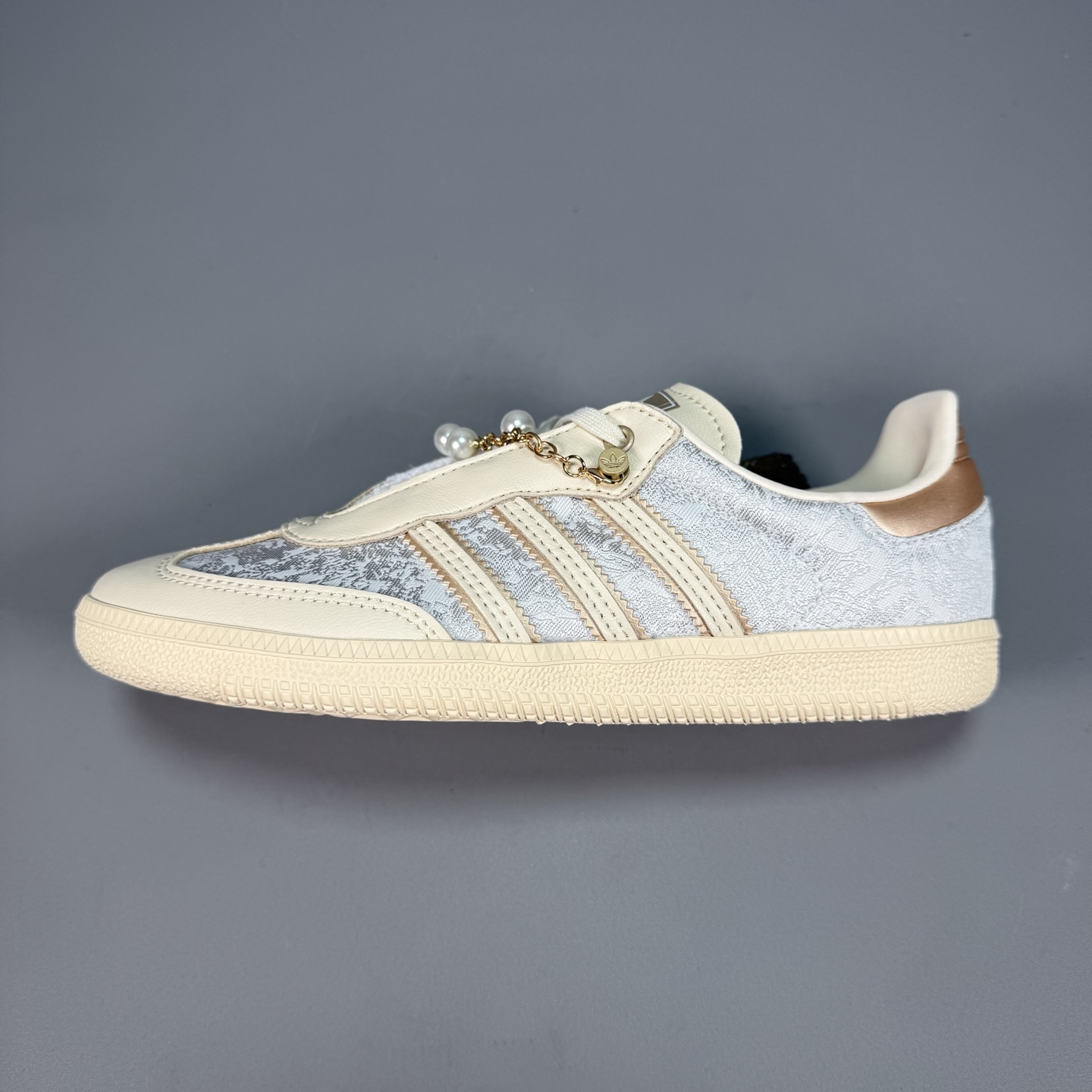  Ad Samba OG JQ2616 阿迪三叶草休闲板鞋
尺码：35.5 36 36.5 37 38