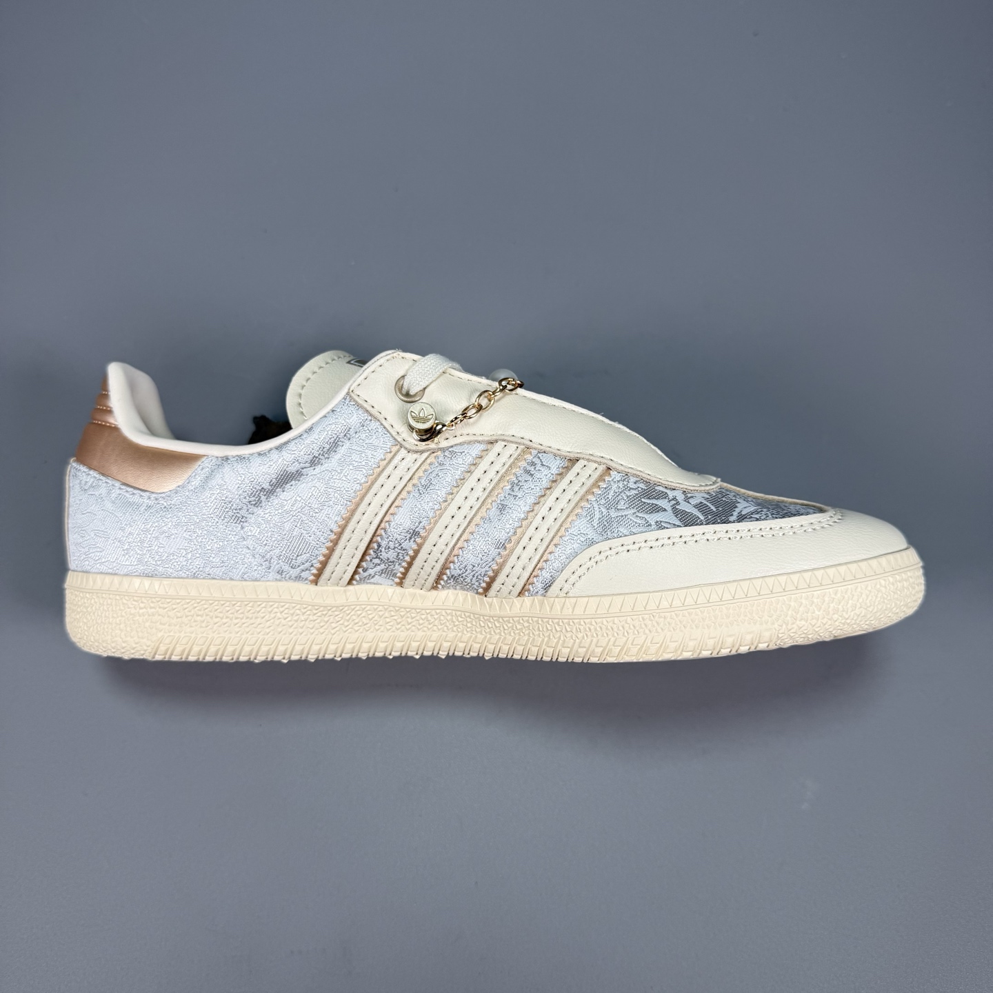  Ad Samba OG JQ2616 阿迪三叶草休闲板鞋
尺码：35.5 36 36.5 37 38