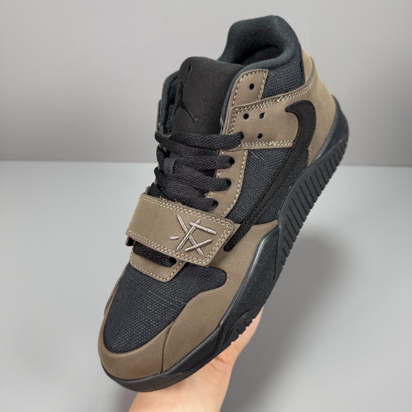   Travis Scott x Jordan Jumpman Jack  中帮 棕色 尺码36-47.