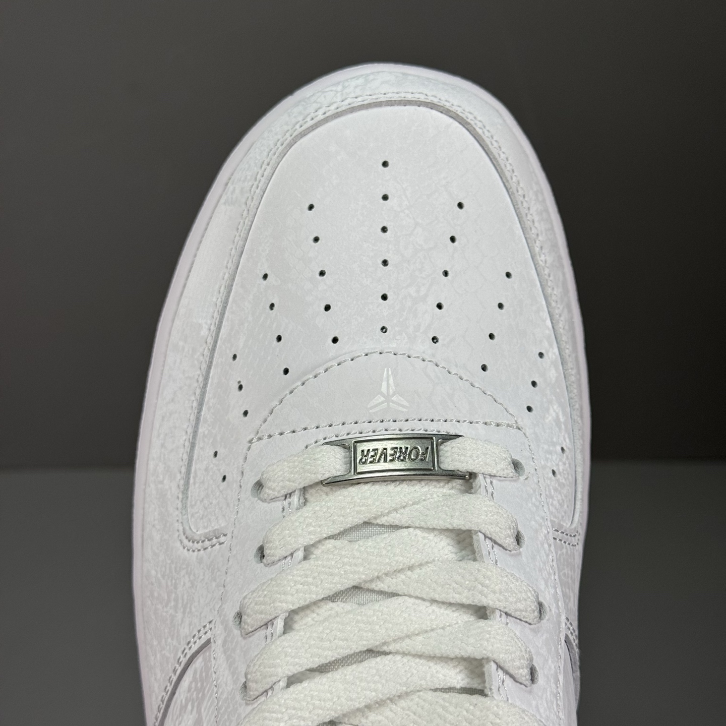  空军科比纯白  Air Force 1 Low AF1 空军一号经典低帮板鞋 HF2898-001
s