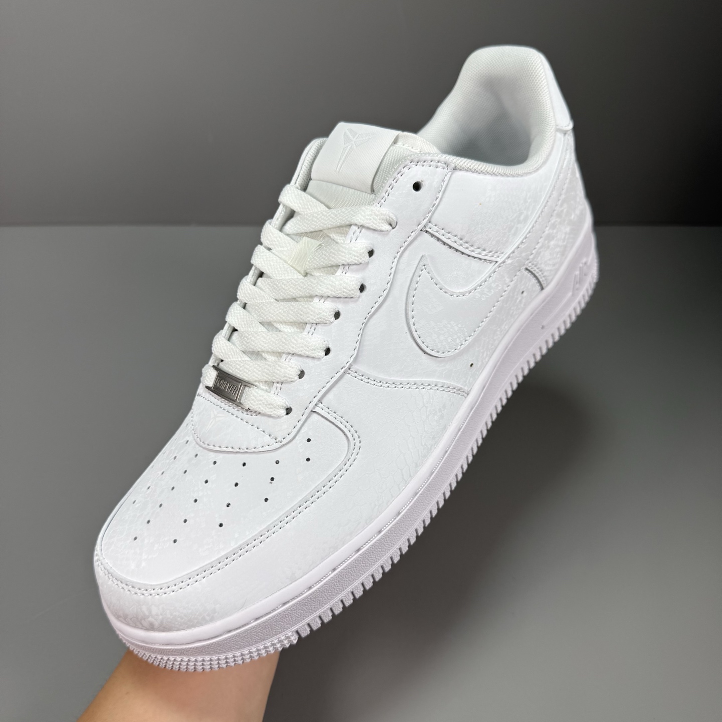  空军科比纯白  Air Force 1 Low AF1 空军一号经典低帮板鞋 HF2898-001
s