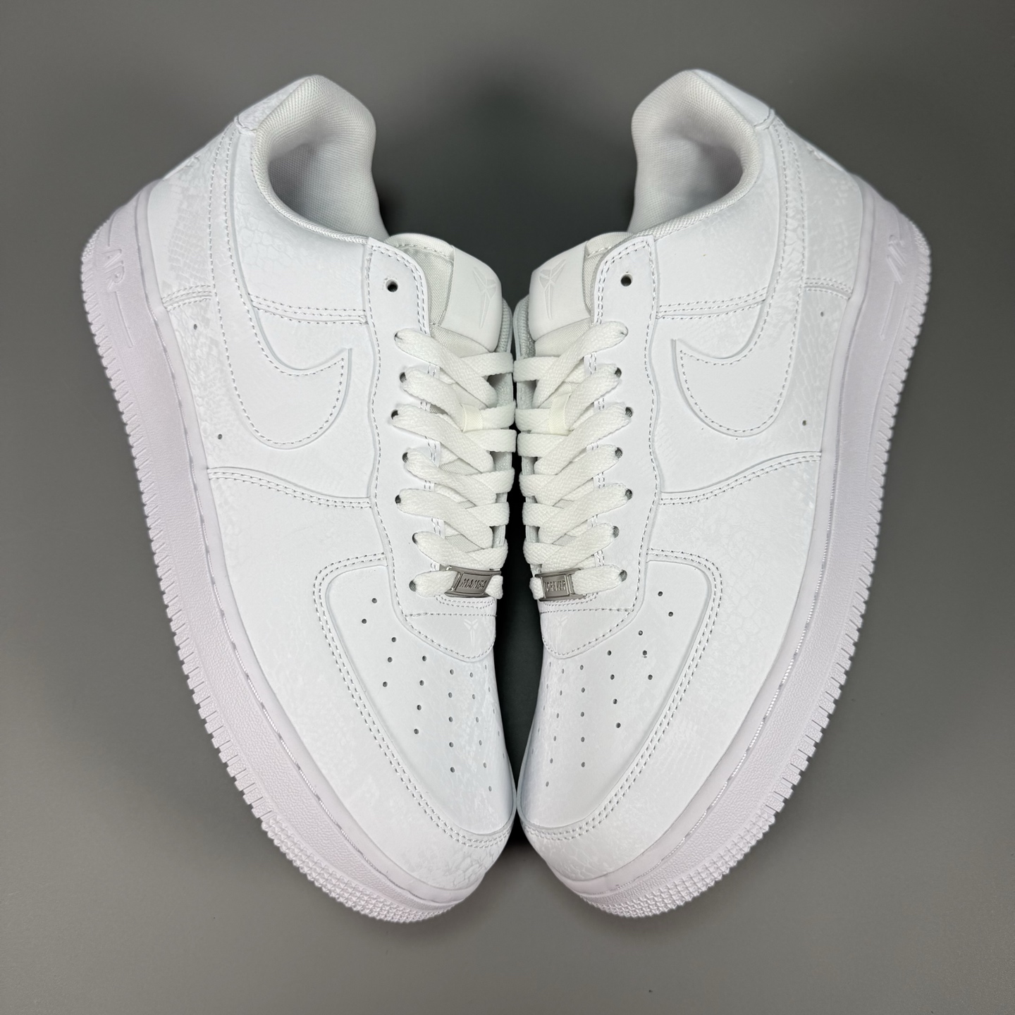  空军科比纯白  Air Force 1 Low AF1 空军一号经典低帮板鞋 HF2898-001
s