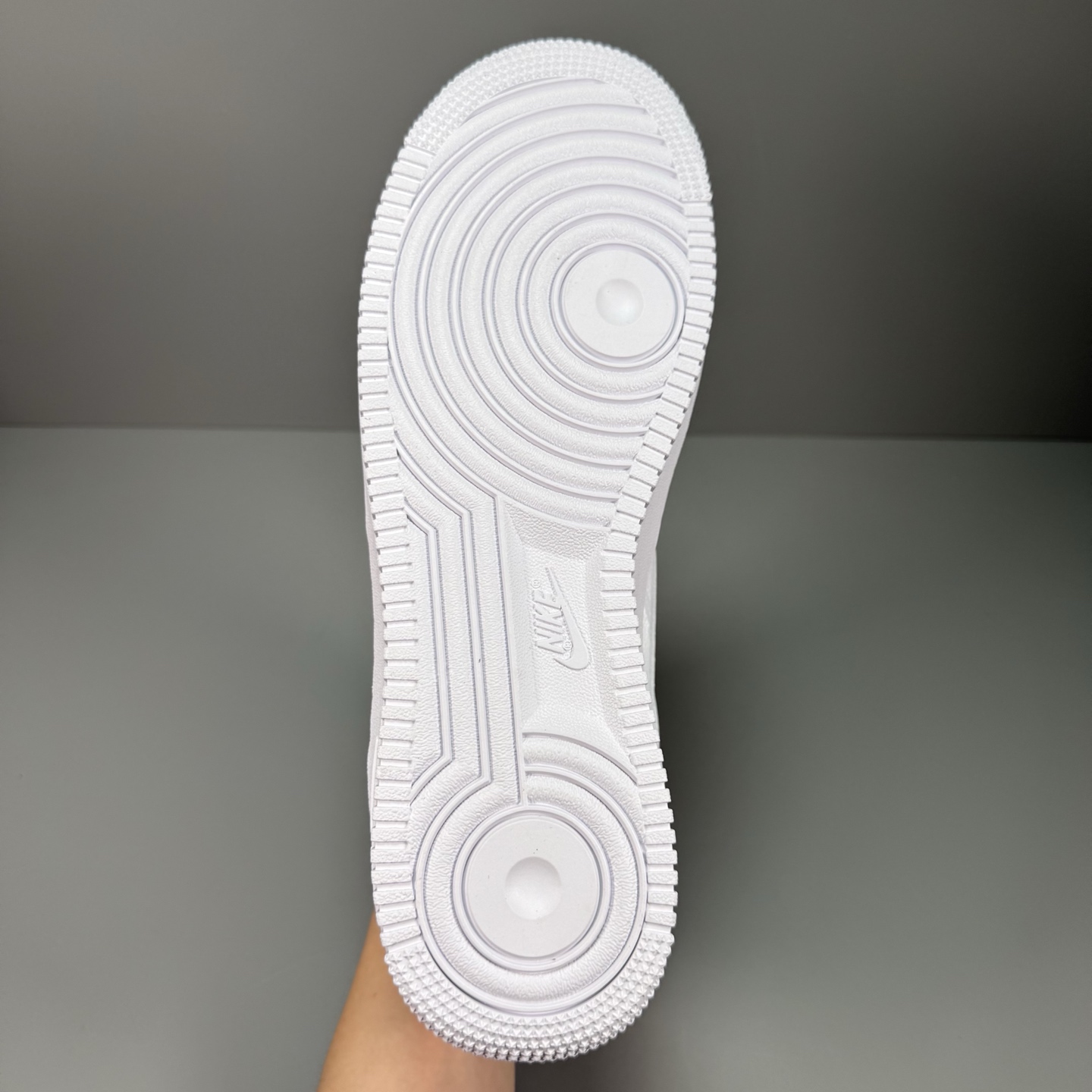  空军科比纯白  Air Force 1 Low AF1 空军一号经典低帮板鞋 HF2898-001
s