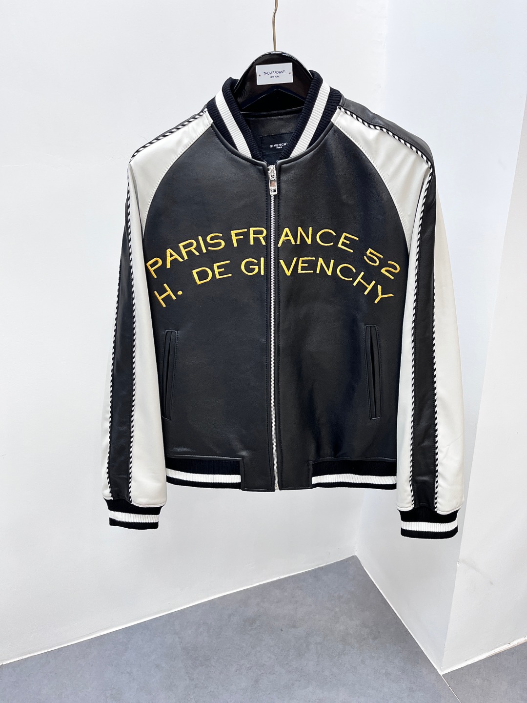 NO:771938,Brand Givenchy Material Imported Sheepskin Craft Embroidery Size 48-56 (Special Size Customization),,givenchy,sheepskin,Top Customize119860909品牌纪梵希 材质进口绵羊皮 工艺刺绣 尺码48-56（特殊尺码定制）,,givenchy,sheepskin,Top Customize1,Men's clothing