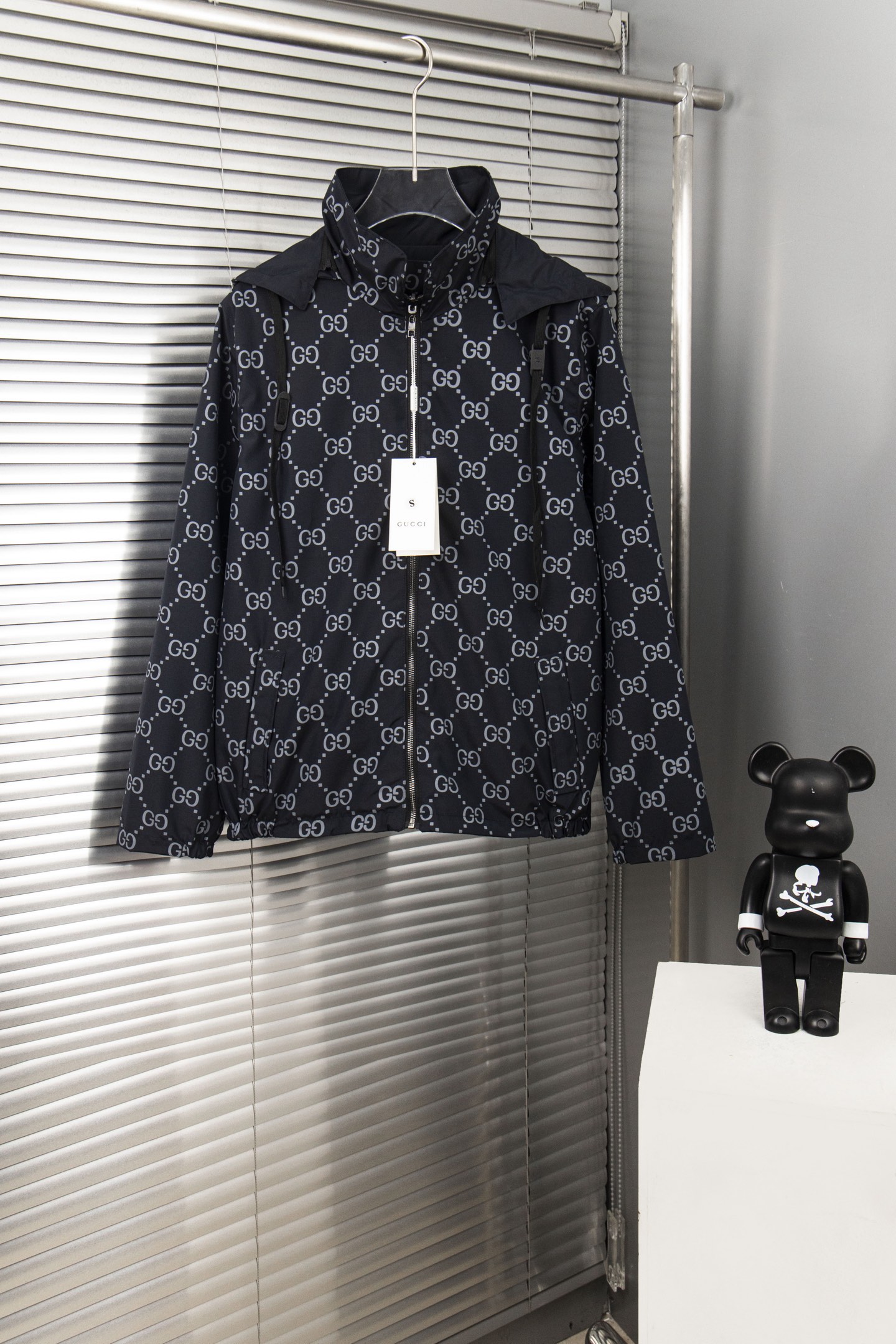 Nuevo: Modelo: B121. Chaqueta con capucha y cremallera reversible de GUCCI/Gucci con estampado jacquard clásico GG. [Re…