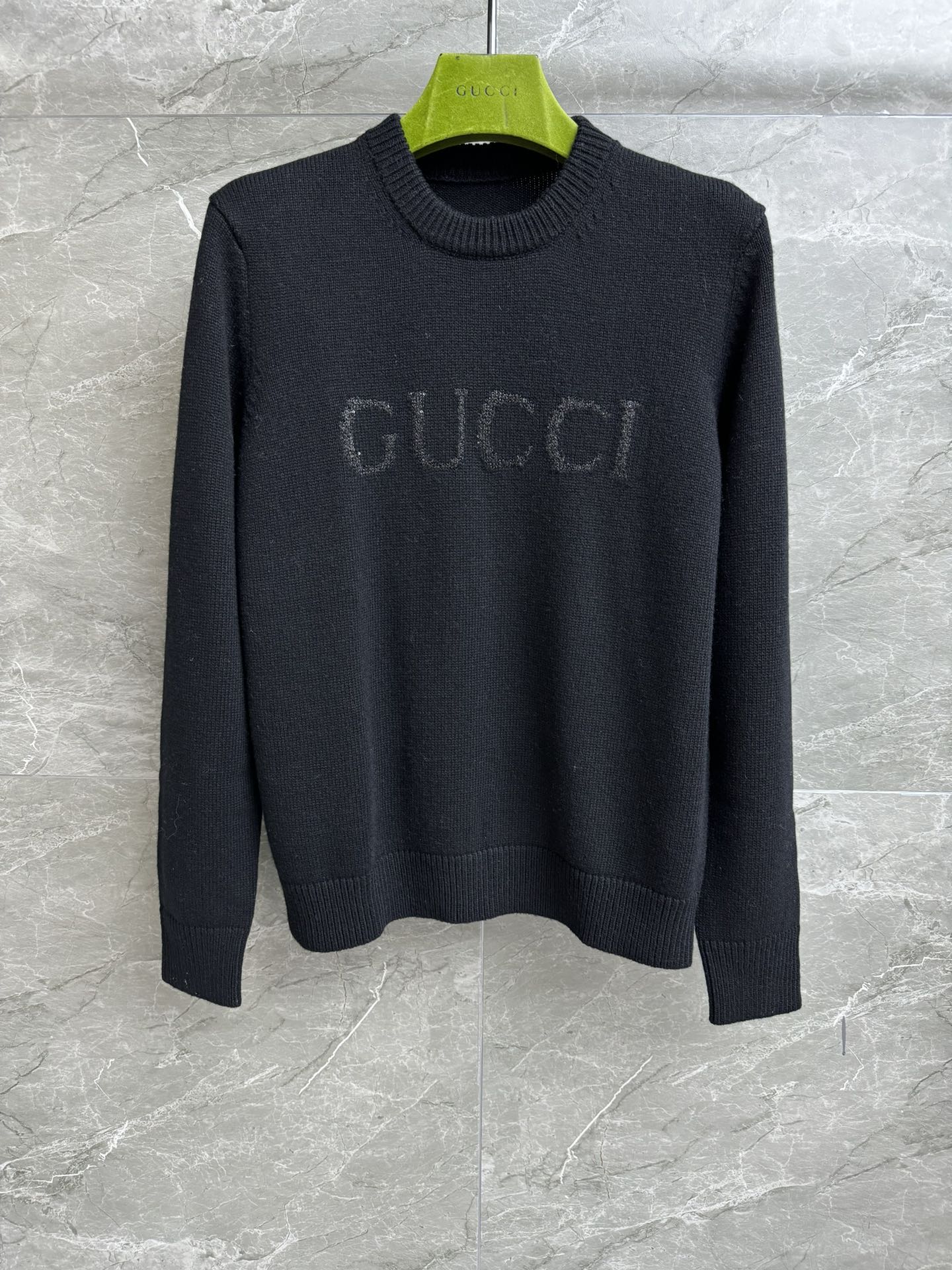 NO:314555,New models in early autumn are available. G home sequin inlay sweater. Autumn and winter series. Round neckline ribbed neckline. Letter logo sequin inlay pattern. Simple and high-end. Wool-blend fabric. Soft and comfortable. Loose style. Slim and temperament on the upper body. Full trademark. Size SML,,gucci,sweaters,alexander wang.19860909早秋新款上新啦 G家亮片嵌花毛衣 秋冬系列 圆领罗纹领口 字母logo亮片嵌花图案 简约高级 羊毛混纺面料 软糯舒适 宽松版型 上身显瘦又气质 商标齐全 尺码SML,,gucci,sweaters,alexander wang,Women's clothing