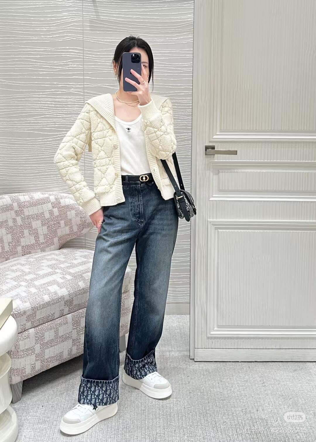 NO:687011,Pictures of beautiful women’s upper body,19860909美女上身图,,,Women's clothing