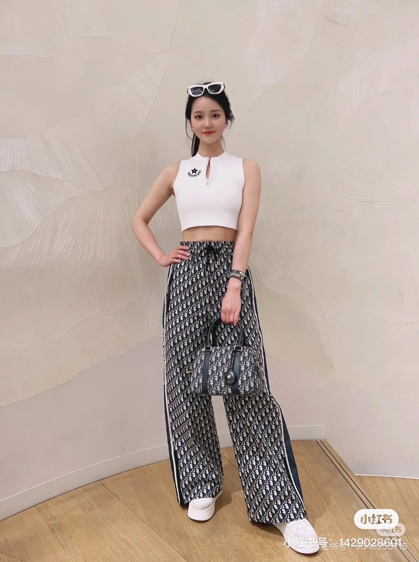 NO:421942,Beautiful woman's upper body picture, alexander wang19860909美女上身图,,alexander wang,Women's clothing