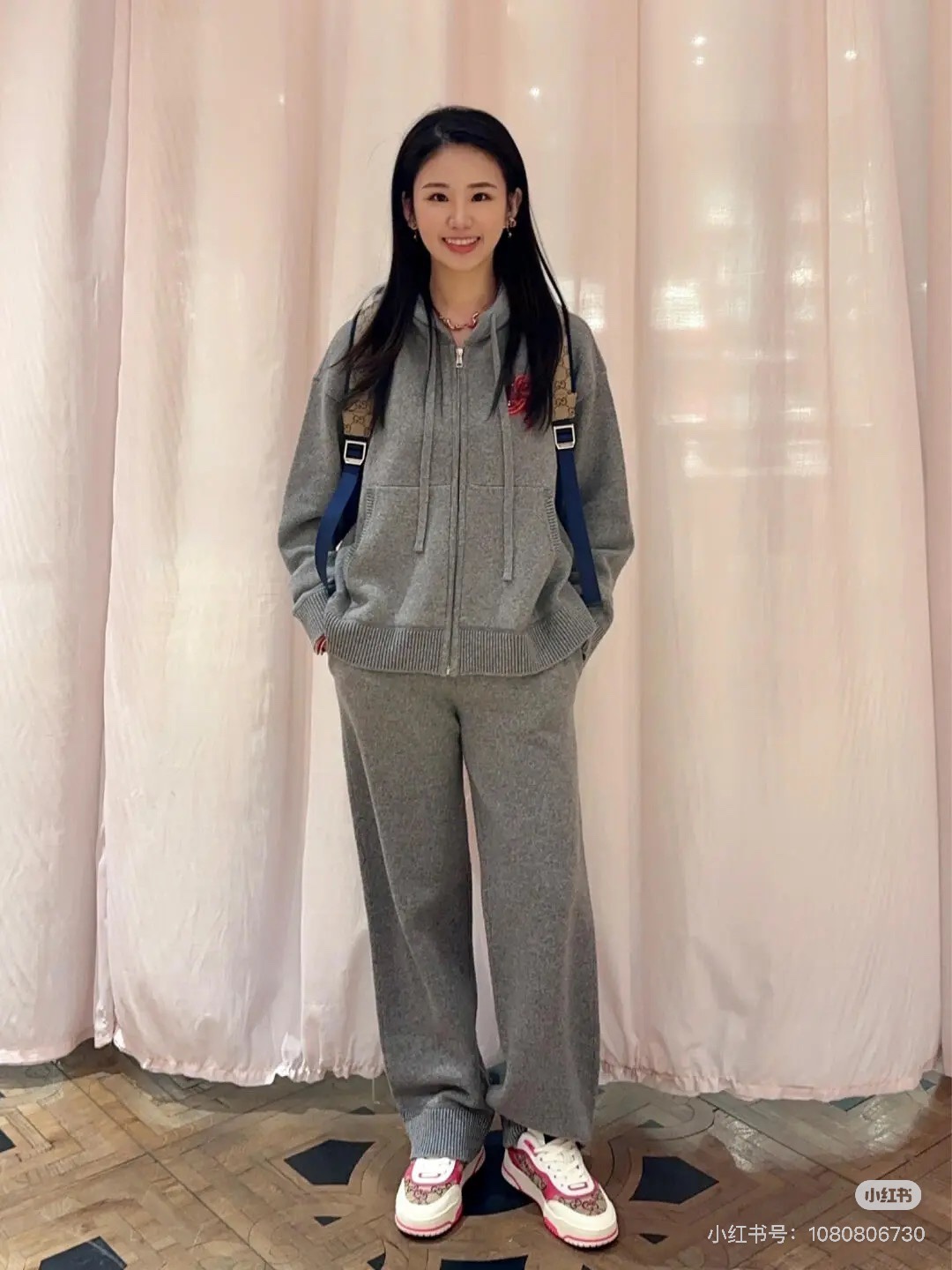 NO:298756,New early spring style of jacket and pants are available. G Home Snake logo set. Snake Year limited series. Hooded zipper cardigan with knitted straight pants. Snake-shaped logo patch embroidery. Casual and fashionable. Wool cashmere blended fabric. Soft and comfortable and warm. Loose style. Slim and temperament on the upper body. Full trademark. Size SML,, gucci, jackets & coats,hats,alexander wang.19860909外套裤子早春新款上新啦 G家蛇形logo套装 蛇年限定系列 连帽拉链开衫搭配针织直筒裤 蛇型logo贴布刺绣点缀 休闲时髦 羊毛羊绒混纺面料 柔软舒适保暖 宽松版型 上身显瘦又气质 商标齐全 尺码SML,,gucci,jackets & coats,hats,alexander wang,Women's clothing