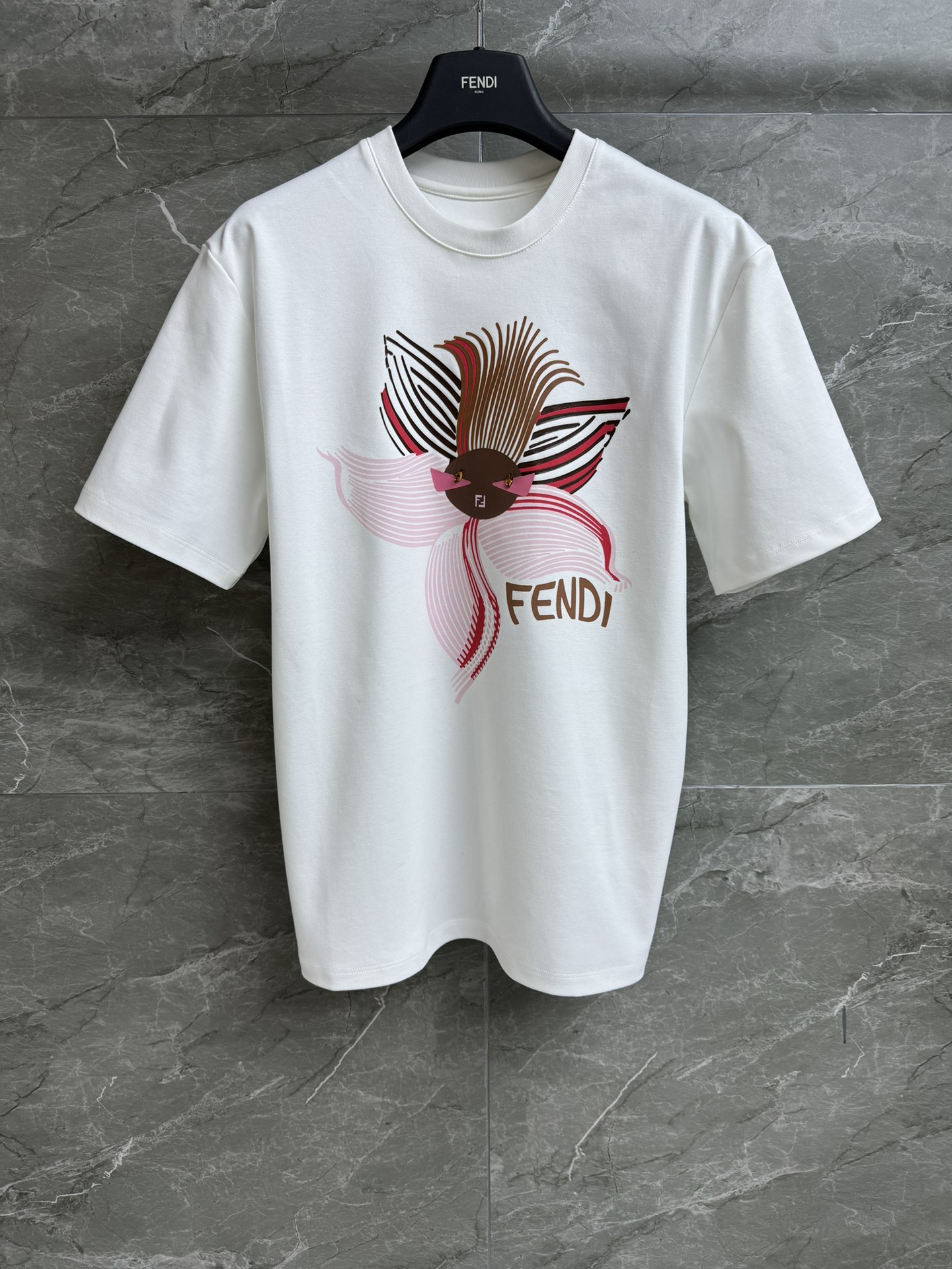 NO:316964,New early spring model is available. FD Monster T-shirt 2025 New Year limited series. Round neckline design. Pink Monster print pattern. Exquisite and fashionable. Customized cotton fabric. Thick, comfortable and textured. Loose style. Slim and versatile. Full trademark. Size SML,,tees, t-shirt,alexander wang.19860909早春新款上新啦 FD小怪兽T恤 2025新年限定系列 圆领领口设计 粉红色小怪兽印花图案 精致时髦减龄 定制纯棉面料 厚实舒适有质感 宽松版型 上身显瘦又百搭 商标齐全 尺码SML,,tees，t-shirt,alexander wang,Women's clothing