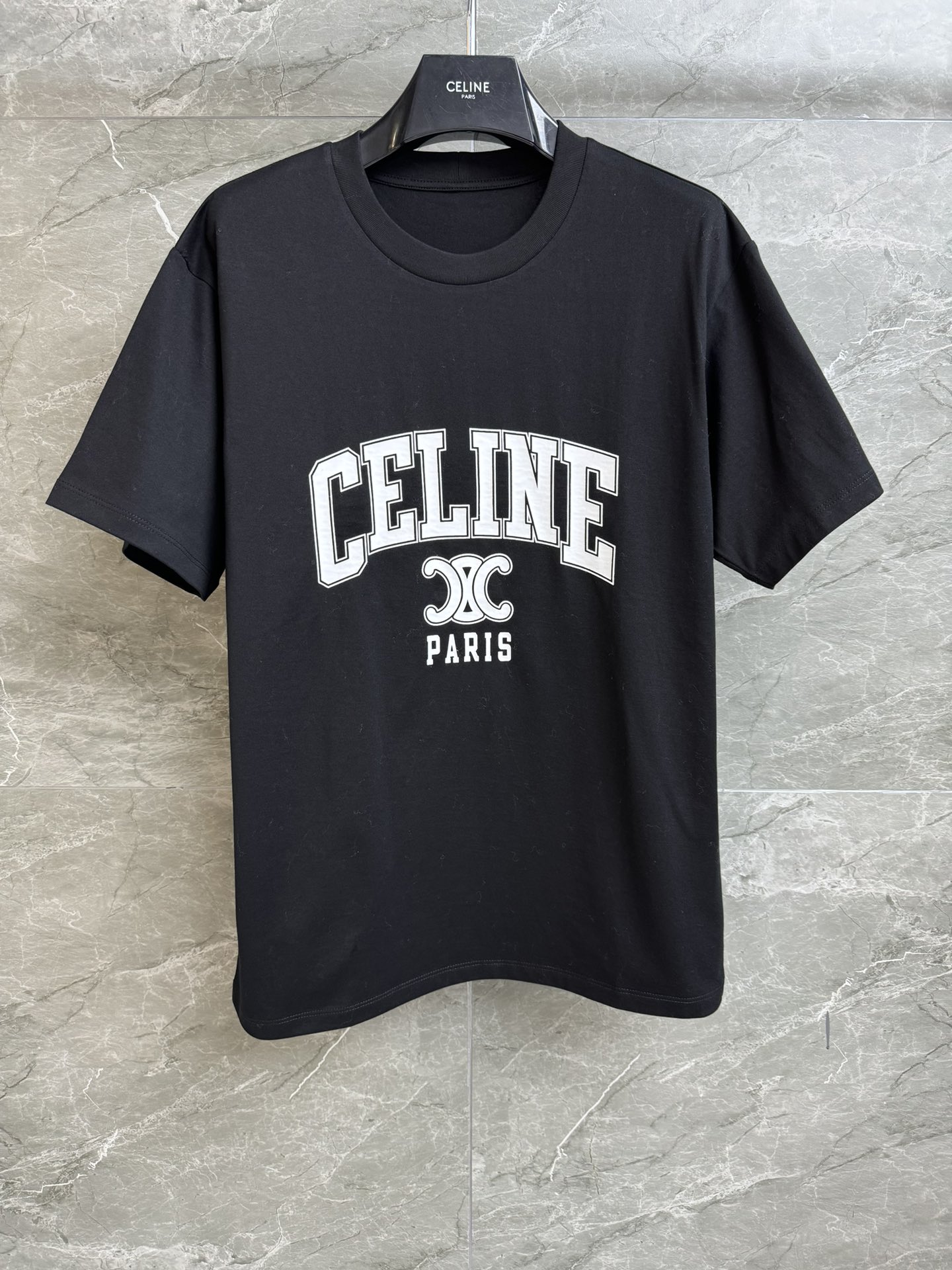 NO:309551,New early spring models are available. CL letter logo printed T-shirt Spring and summer series. Round neckline design. Letter logo printed pattern. Casual, simple and atmospheric. Overall, it gives people a lazy and relaxing feeling. High-subscription pure cotton fabric. Thick, comfortable and skin-friendly. Loose style. Slim and versatile. Full trademark. Size SML,,tees, t-shirt,alexander wang.19860909早春新款上新啦 CL字母logo印花T恤 春夏系列 圆领领口设计 字母logo印花图案 休闲简约大气 整体给人慵懒自在的轻松感 高支数纯棉面料 厚实舒适亲肤 宽松版型 上身显瘦又百搭 商标齐全 尺码SML,,tees，t-shirt,alexander wang,Women's clothing