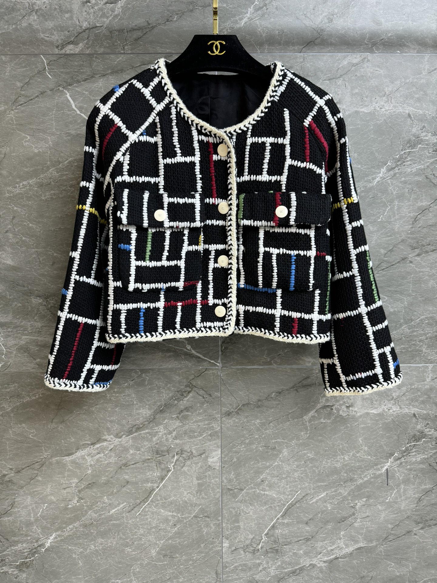 NO:321022,New early spring models are available!  Xiangjia Colorful Maze Short Jacket 2025 Early Spring Series Round Neck Shoulder Design Colorful Line Maze Pattern Double C Button Decoration Embellishment High-end Fashion Custom Twill Fabric Silk Lining Short Silhouette Style Slim and Temperature Upper Body Slim and Temperament Full Trademark Size Sml, Chanel, Jackets & Coats, Real Silk, Alexander Wang19860909早春新款上新啦！ 香家彩色迷宫短外套 2025早春系列 圆领落肩设计 彩色线条迷宫纹路 双C纽扣装饰点缀 高级时髦 定制斜纹软呢面料 真丝里衬 廓形短款版型 上身显瘦又气质 商标齐全 尺码sml,,chanel,jackets & coats,real silk,alexander wang,Women's clothing