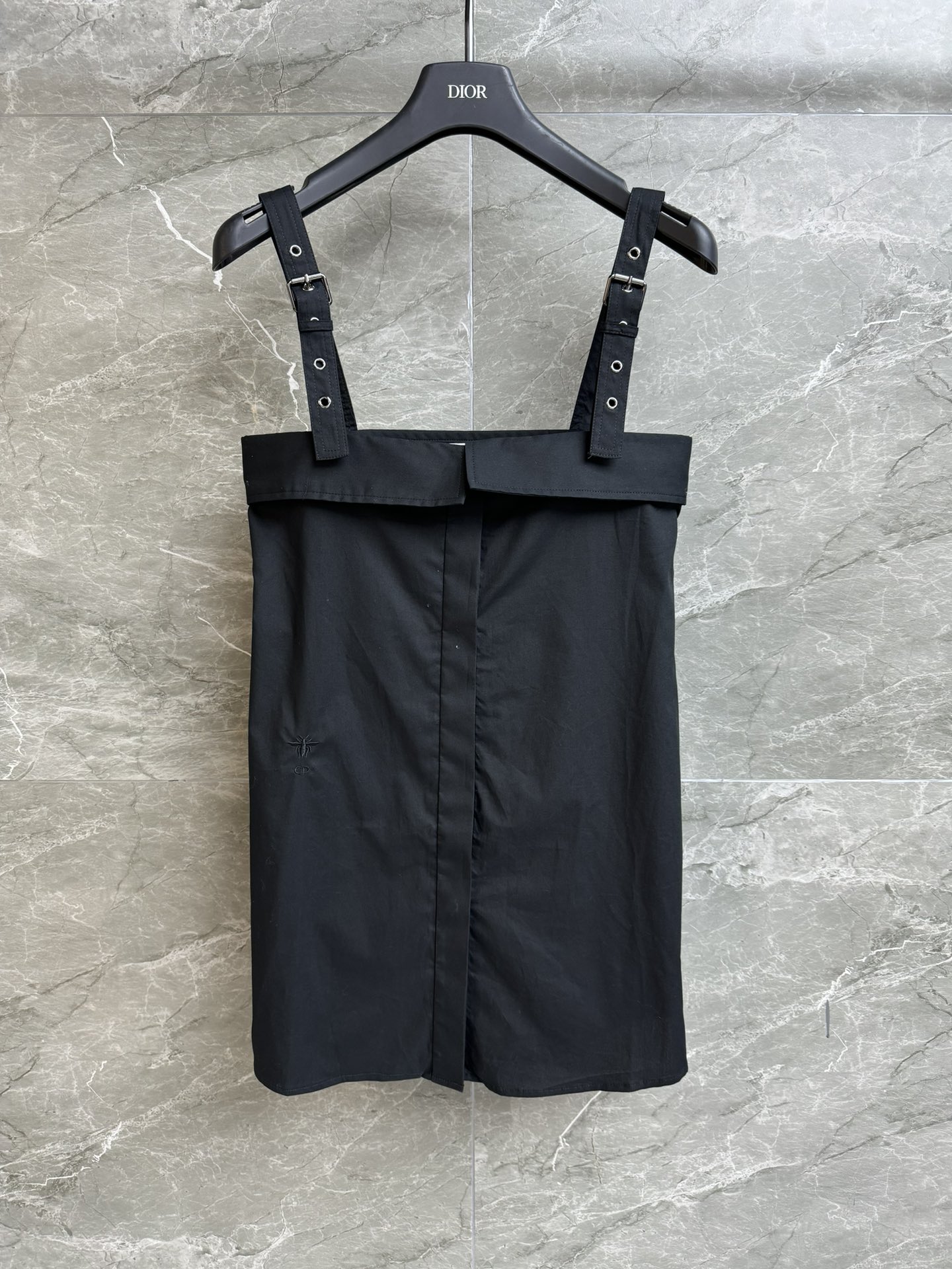 NO:322077,New spring and summer models are available!  D home sleeveless suspender shirt Spring and summer series Adjustable buckle straps CD bee embroidery pattern embellishment Fashionable personality Custom poplin cotton fabric Comfortable and breathable Loose style Slim and versatile upper body Full trademark Size SML, Dior, alexander wang19860909春夏新款上新啦！ D家无袖吊带衬衣 春夏系列 可调节搭扣肩带 CD蜜蜂刺绣图案点缀 时髦个性 定制府绸棉面料 舒适透气 宽松版型 上身显瘦又百搭 商标齐全 尺码SML,,dior,alexander wang,Women's clothing