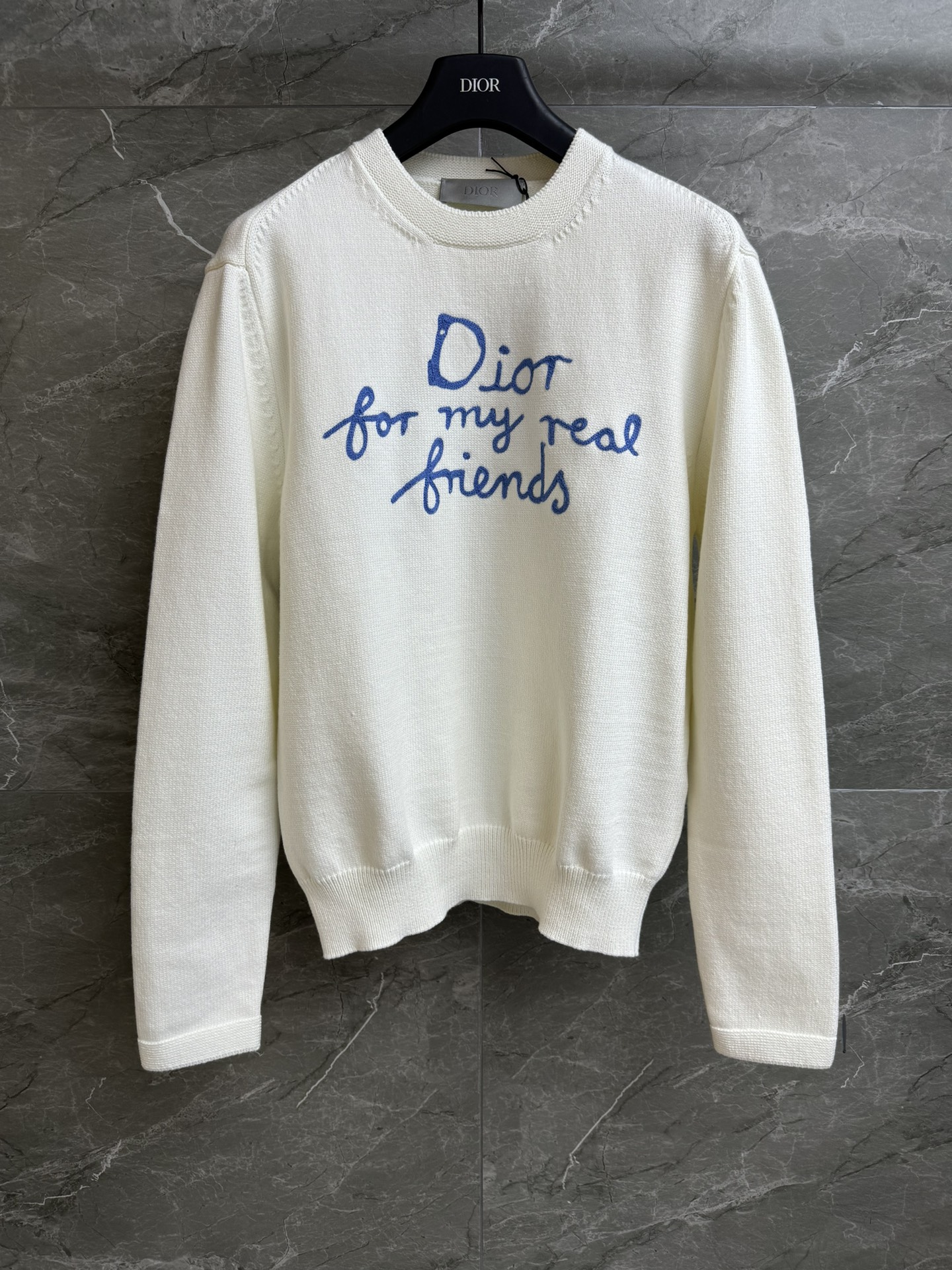 NO:319867,New spring and summer models are available. D home embroidered knitted sweater. 2025 spring and summer series. Round neck ribbed neckline. Alphabet logo embroidery pattern. Blue and white color matching. Fashionable and fashionable. Cotton jersey fabric. Comfortable and skin-friendly. Loose style. Not to be picked. Men and women. Full trademark. Size SML,,dior,sweaters,alexander wang.19860909春夏新款上新啦 D家刺绣针织毛衣 2025春夏系列 圆领罗纹领口 字母logo刺绣图案 蓝白配色时髦洋气 棉质平纹针织面料 舒适亲肤 宽松版型 不挑人穿 男女同款 商标齐全 尺码SML,,dior,sweaters,alexander wang,Women's clothing