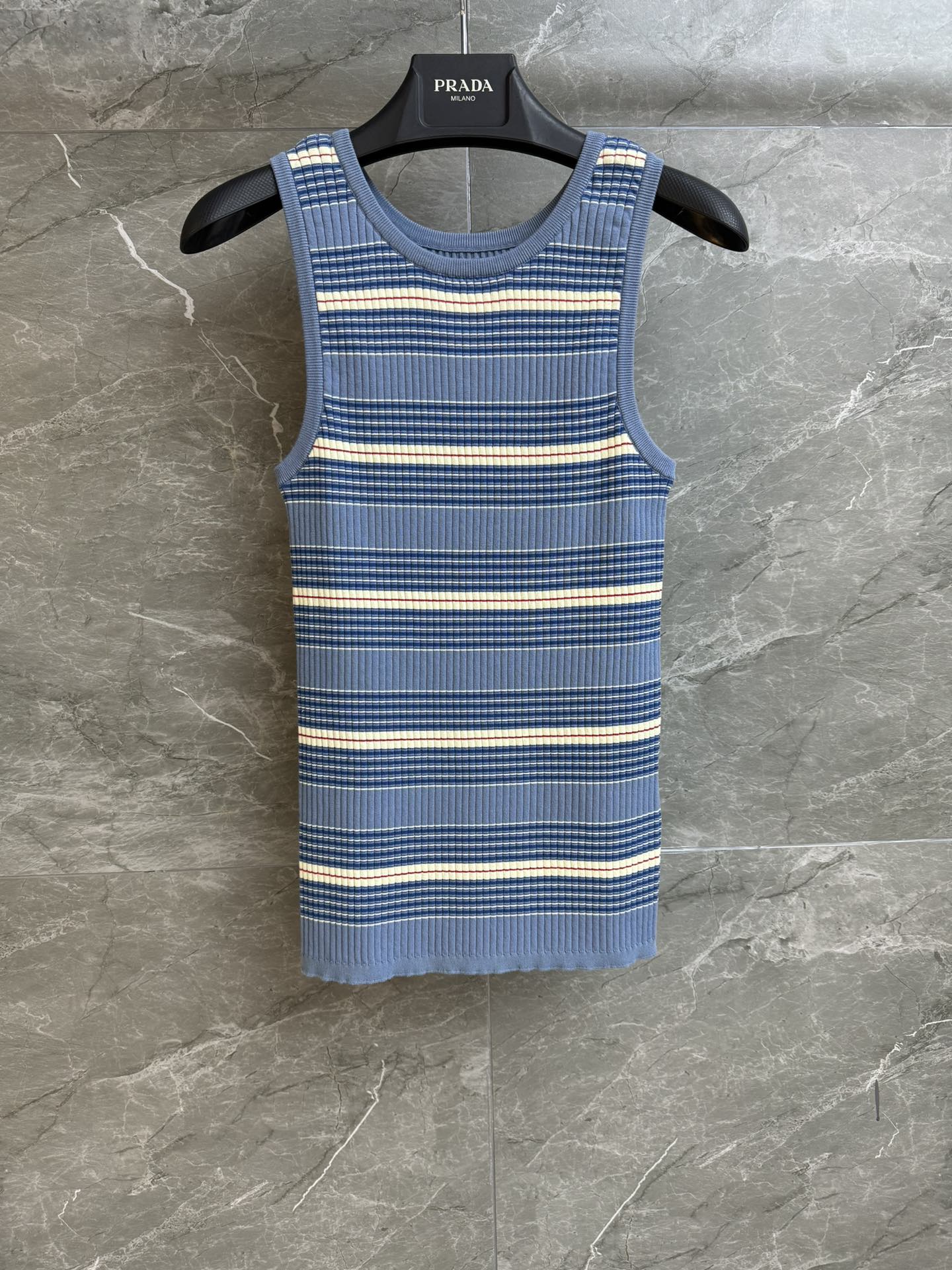 NO:332459,New summer models are shipped. P home striped knitted vest. 2025 summer series. Round neckline design. Back triangle logo embellishment. Striped color matching is fresh and fashionable. Custom knitted fabric. Comfortable and skin-friendly and breathable. Elastic slim fit. The upper body looks slim and versatile. Full trademark. Size SML,,alexander wang.19860909夏季新款出货啦 P家条纹针织背心 2025夏季系列 圆领领口设计 后背三角logo徽标点缀 条纹配色清新时髦 定制针织面料 舒适亲肤透气 弹力修身版型 上身显瘦又百搭 商标齐全 尺码SML,,alexander wang,Women's clothing